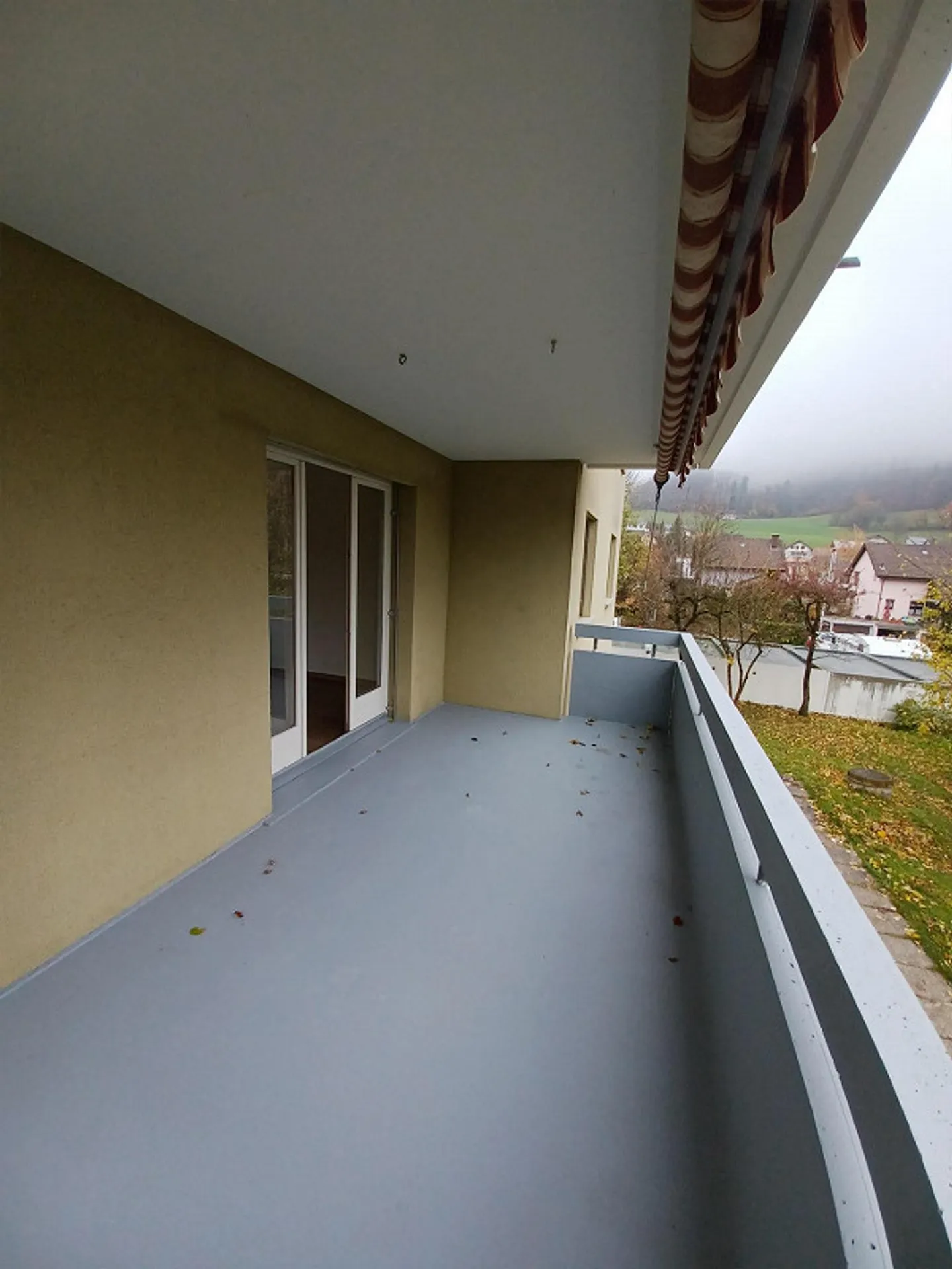BRIGHT AND SUNNY 4-ROOM APARTMENT WITH LARGE AND COVERED BALCONY - Photo 8 of 8