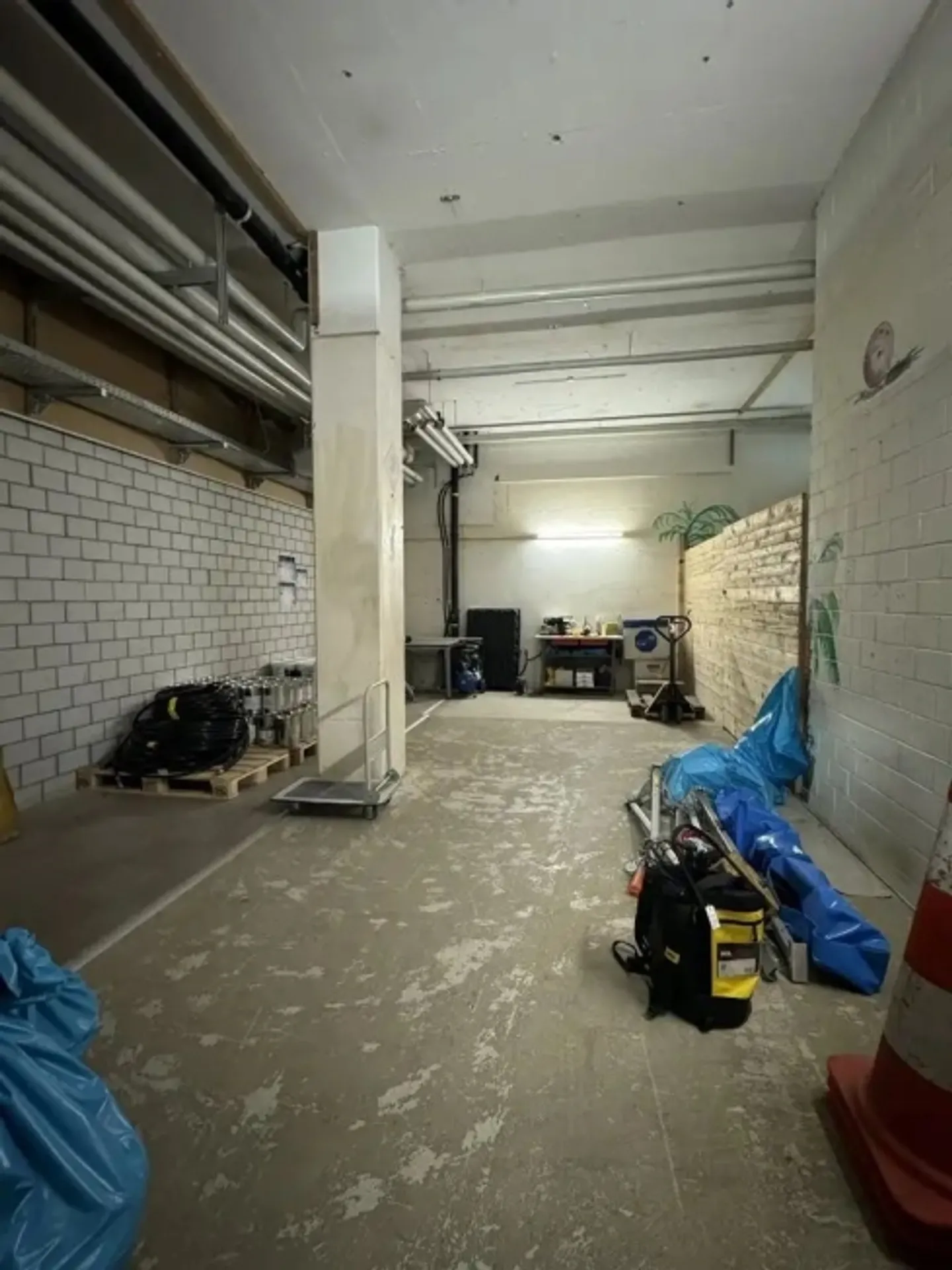 Office space for rent - Photo 1 of 8