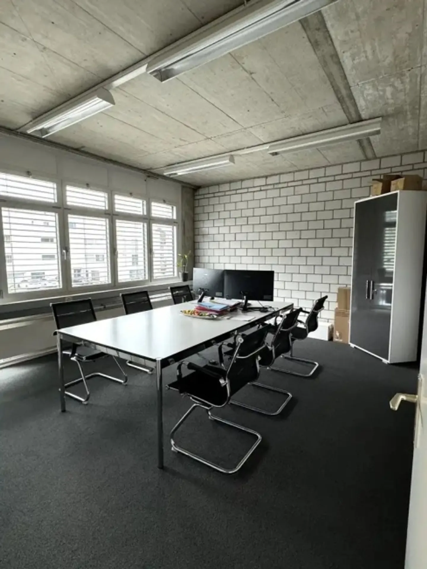 Office space for rent - Photo 2 of 8