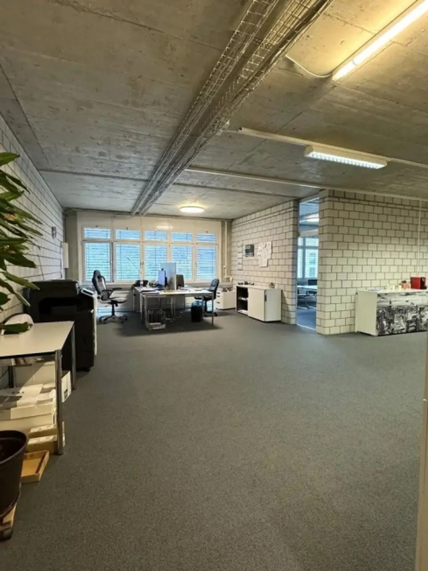 Office space for rent - Photo 7 of 8