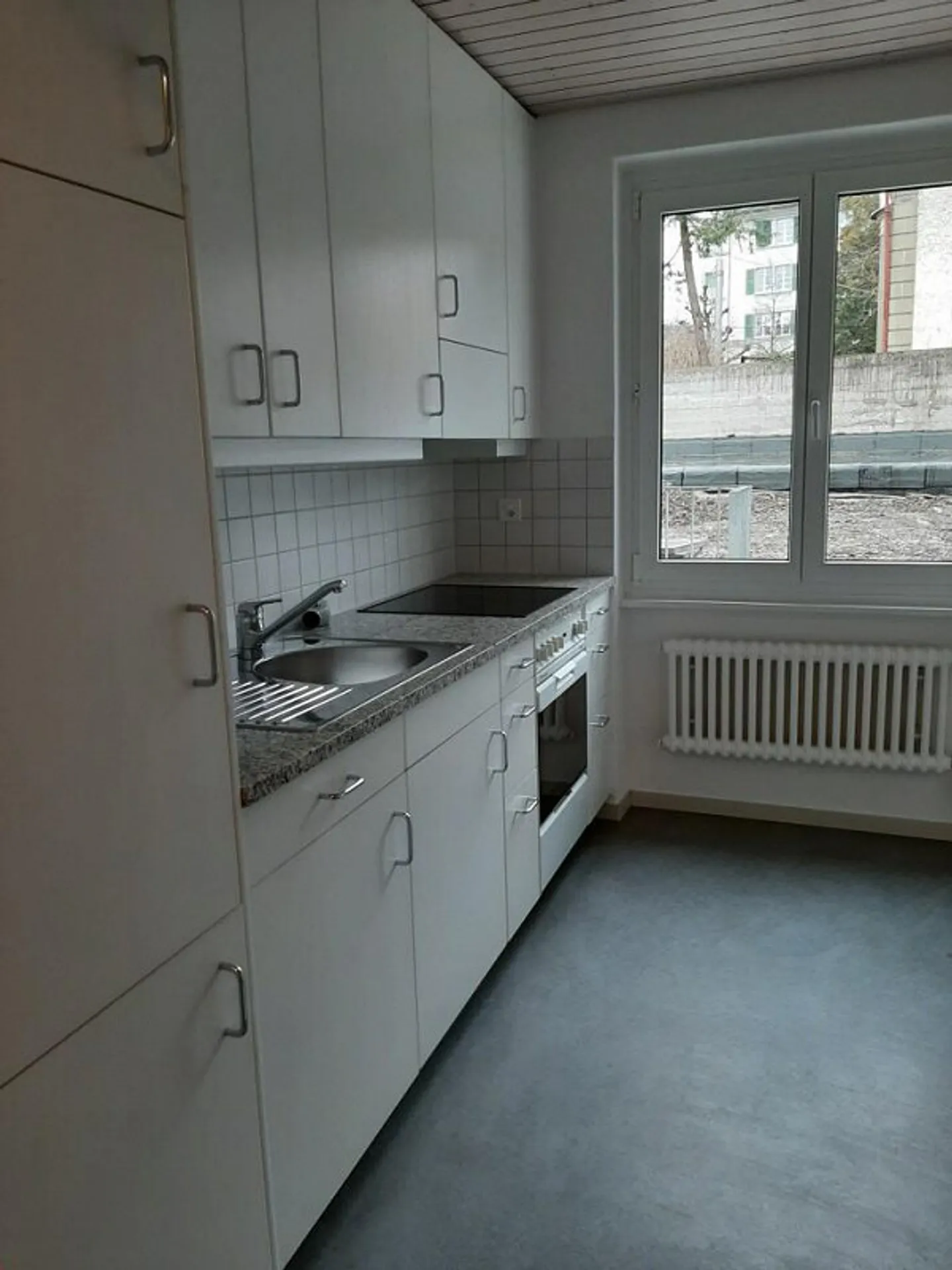 Central 2-room apartment for rent - Photo 2 of 6