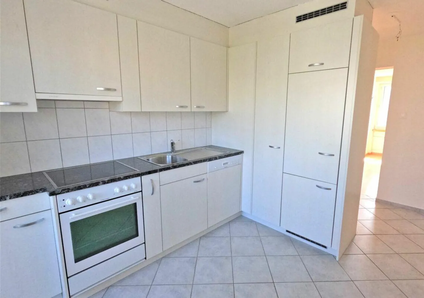 Arrive & Feel Good - Beautiful Apartment in Gossau! - Photo 3 of 8