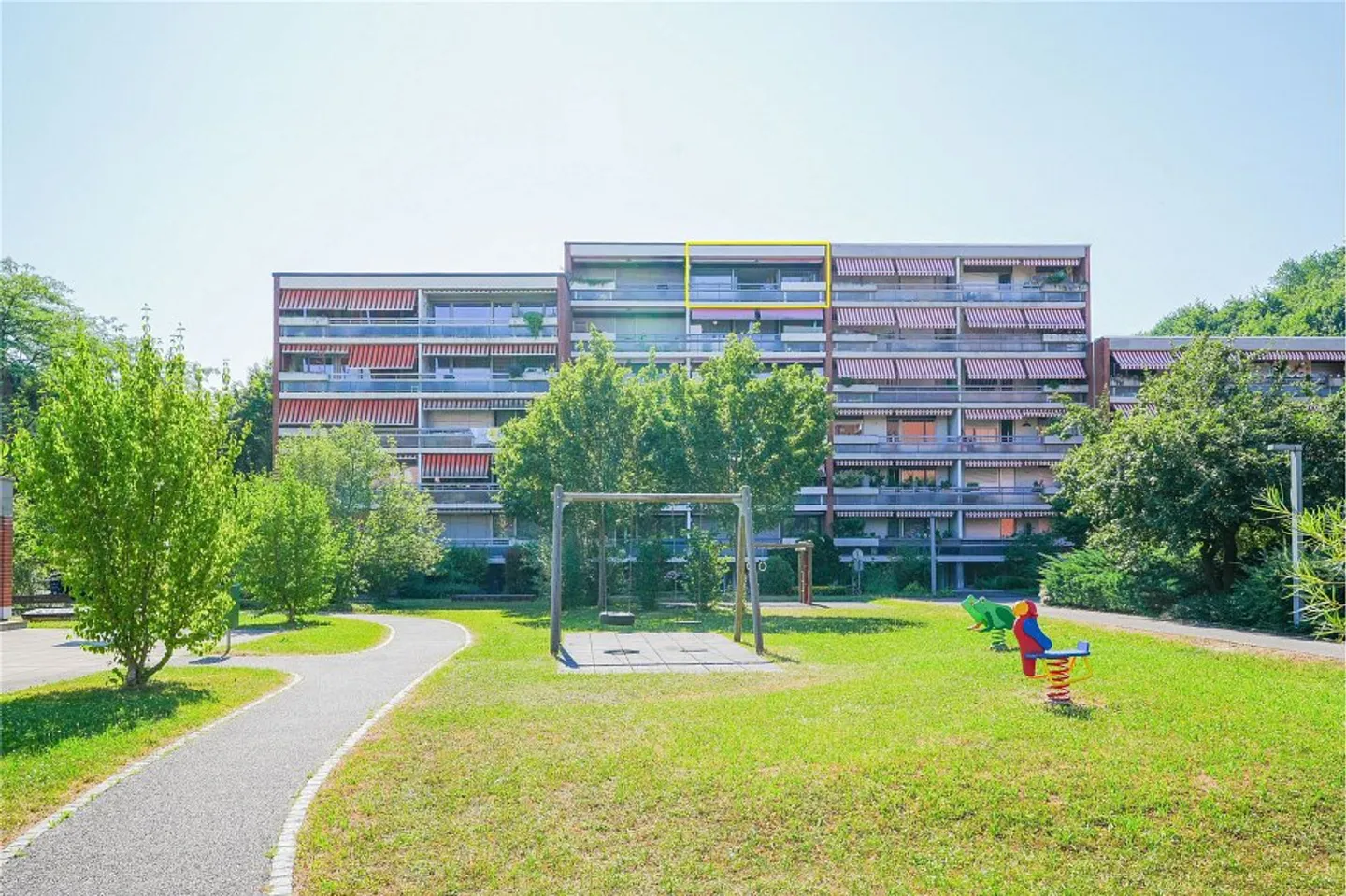 Close to the city and well connected to public transport - Photo 1 of 13