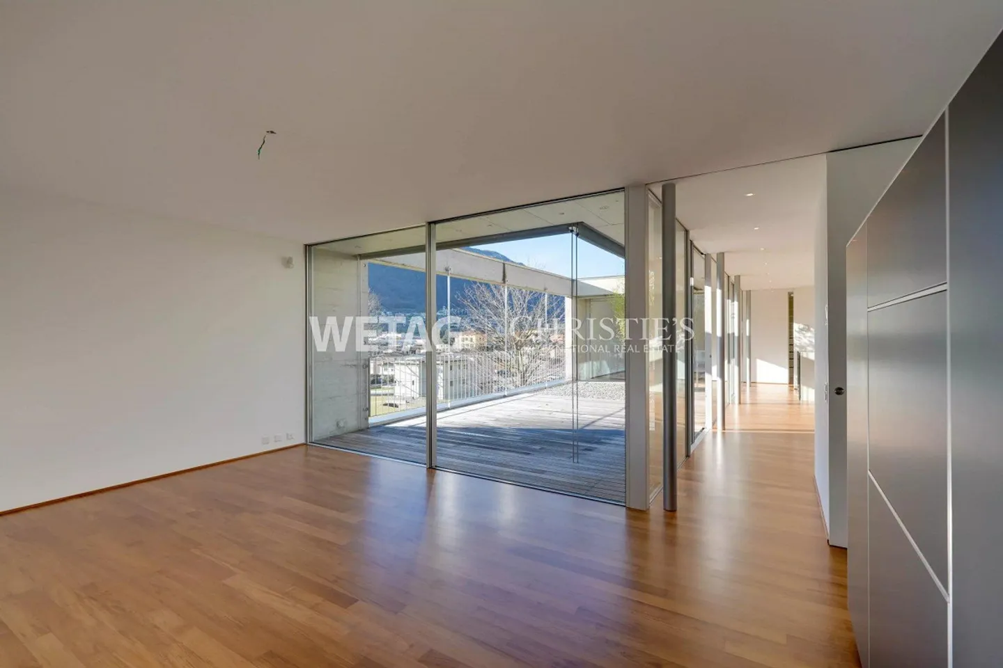 Modern villa with spacious terraces & garden for sale in Bironico - Photo 3 of 13