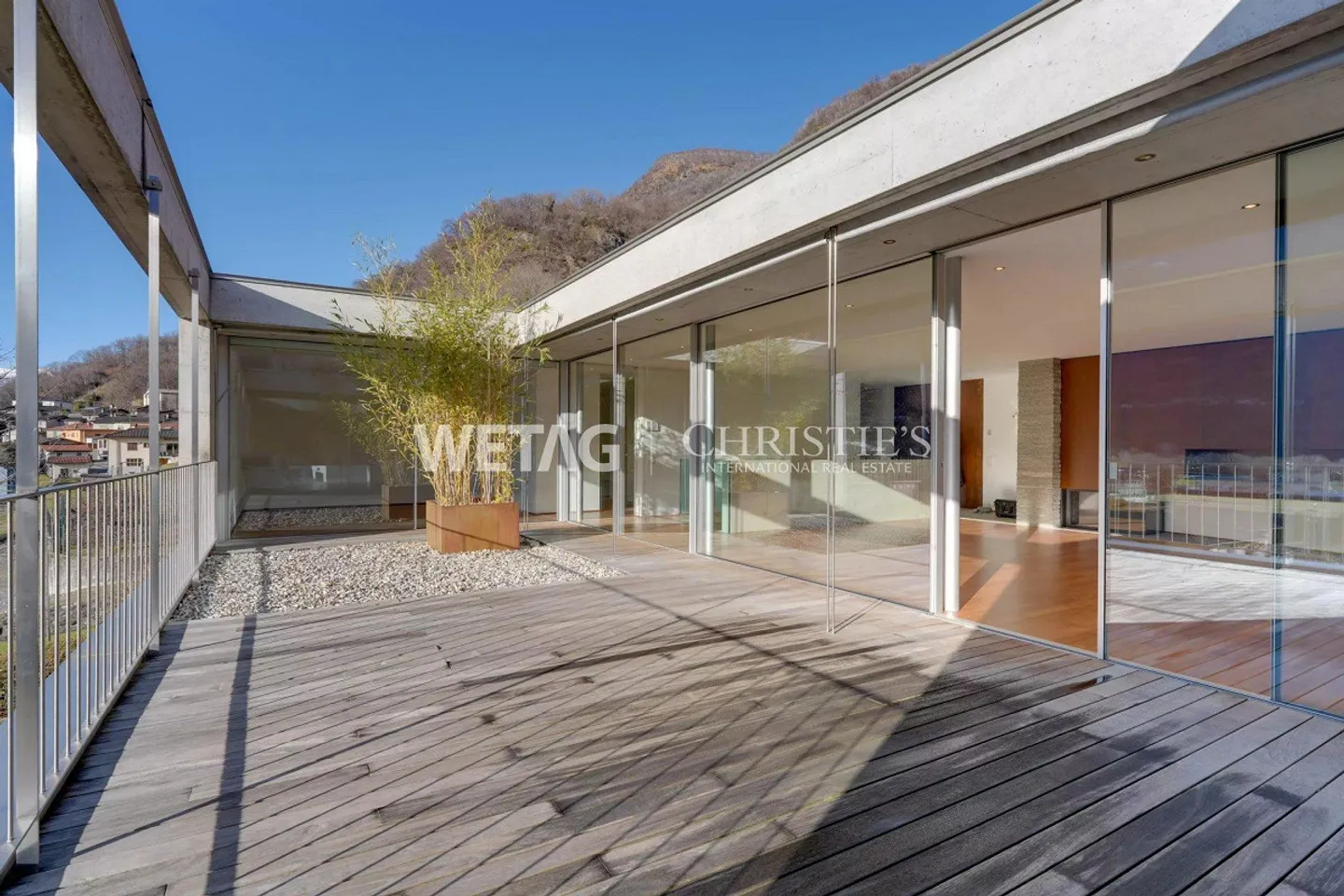 Modern villa with spacious terraces & garden for sale in Bironico - Photo 4 of 13