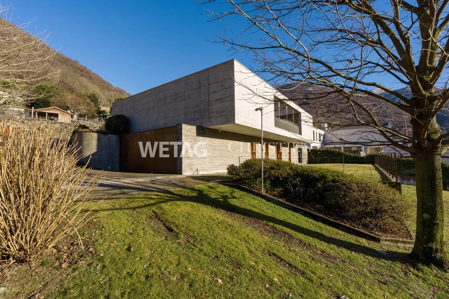 Modern villa with spacious terraces & garden for sale in Bironico - Photo 11 of 13