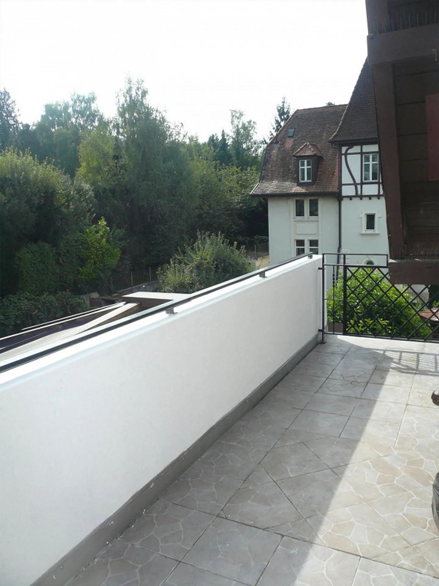 Appartamento attico di 3 stanze con balcone e perfette connessioni di trasporto - Foto 1 di 11