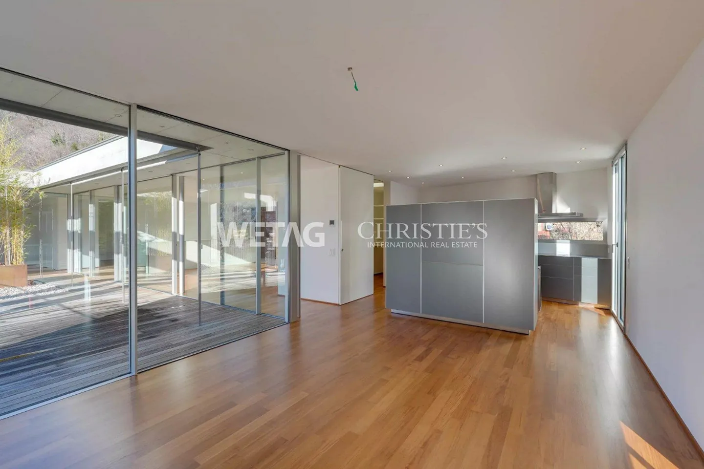 Modern villa with spacious terraces & garden for sale in Bironico - Photo 5 of 13