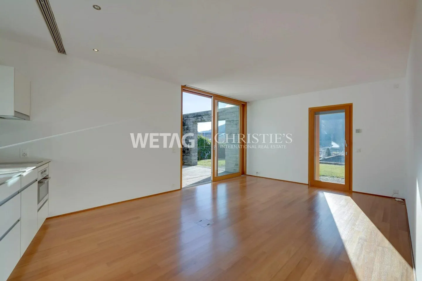 Modern villa with spacious terraces & garden for sale in Bironico - Photo 9 of 13