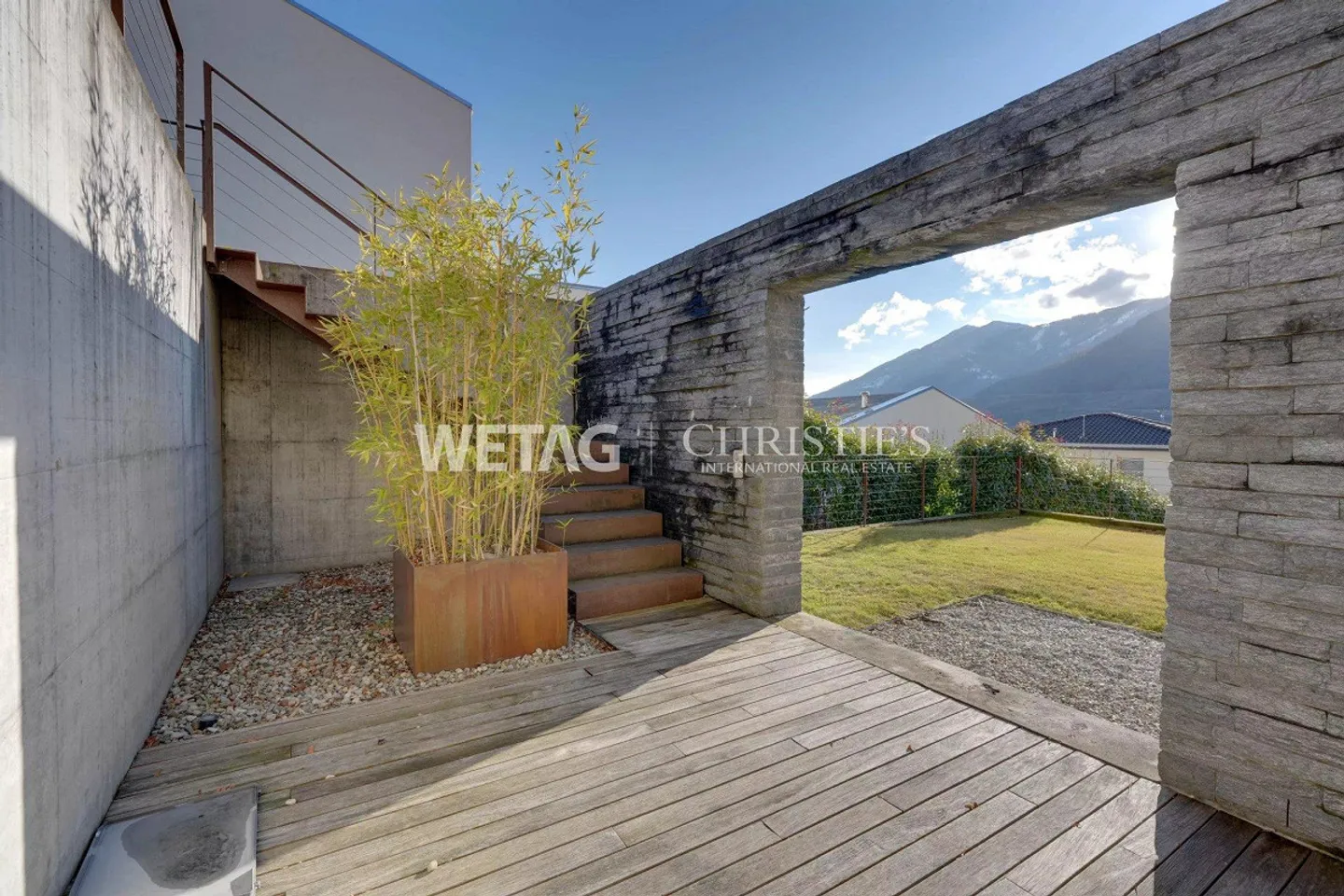 Modern villa with spacious terraces & garden for sale in Bironico - Photo 10 of 13