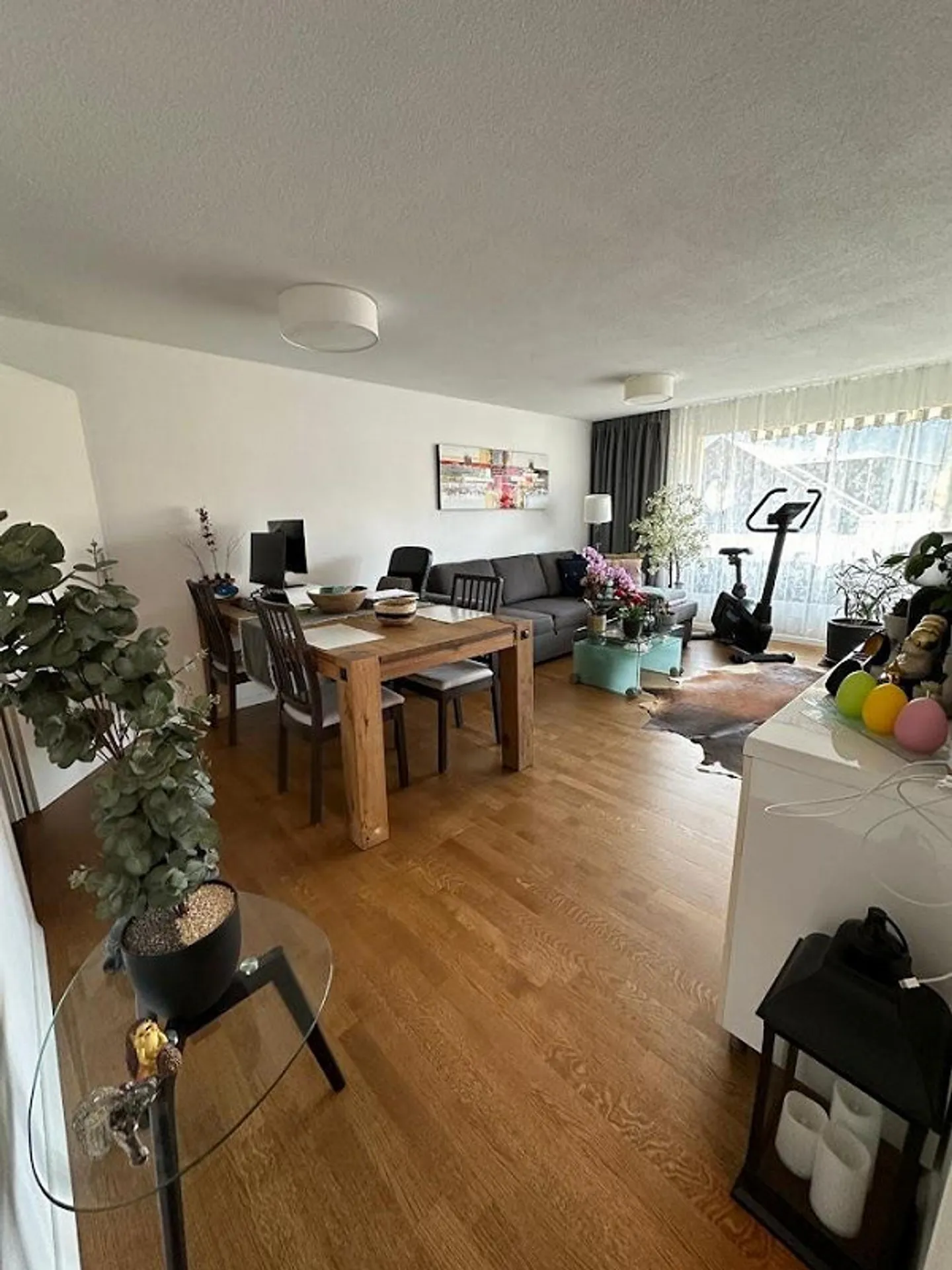 Möblierte 2,5-Zimmer-Wohnung mit Seeblick in Unterägeri - Foto 1 von 17