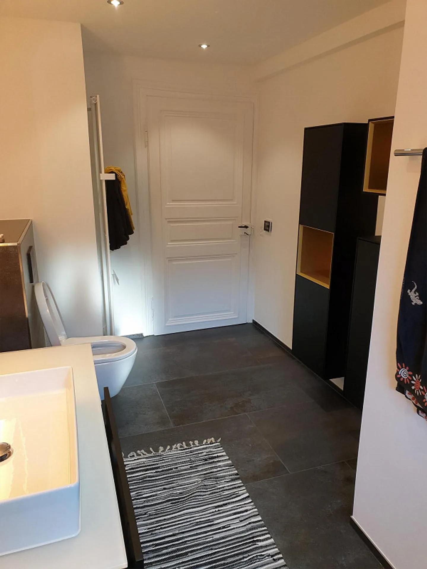 Appartamento attico di 3 stanze con balcone e perfette connessioni di trasporto - Foto 4 di 11