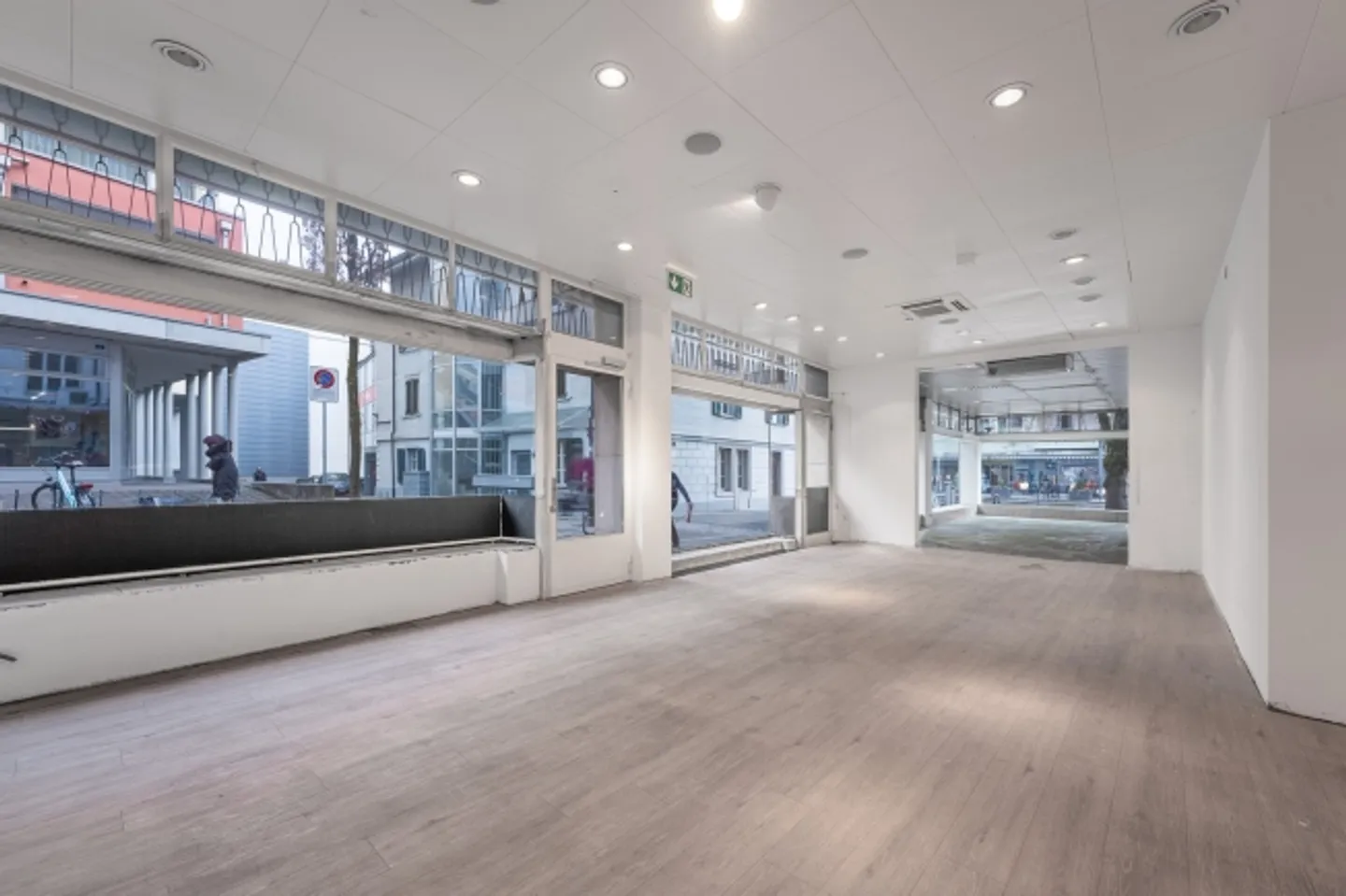 Your new business in the market street - Photo 4 of 10