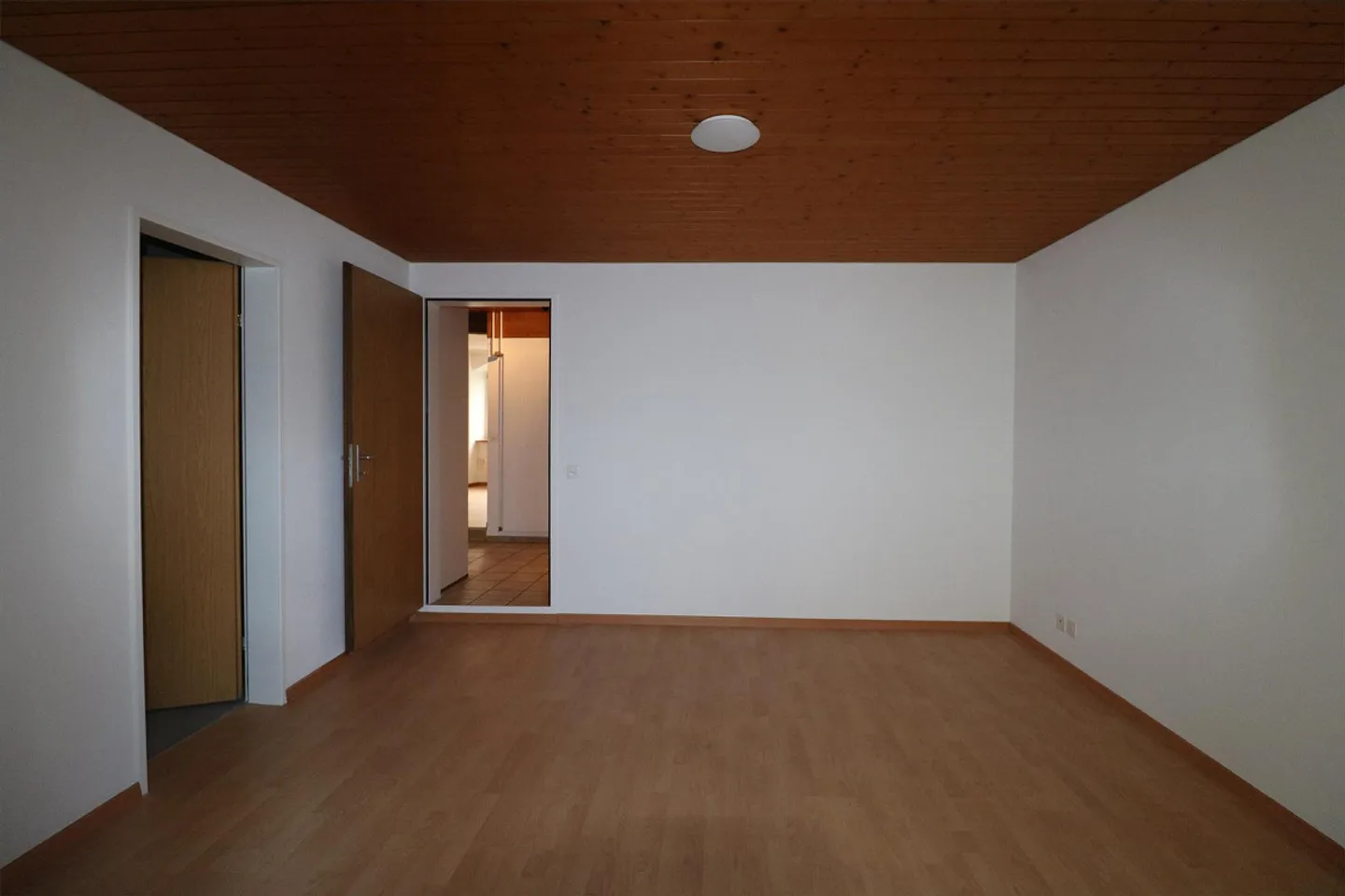 Appartement de 2,5 pièces situé au centre près du Rhin - Photo 3 sur 9