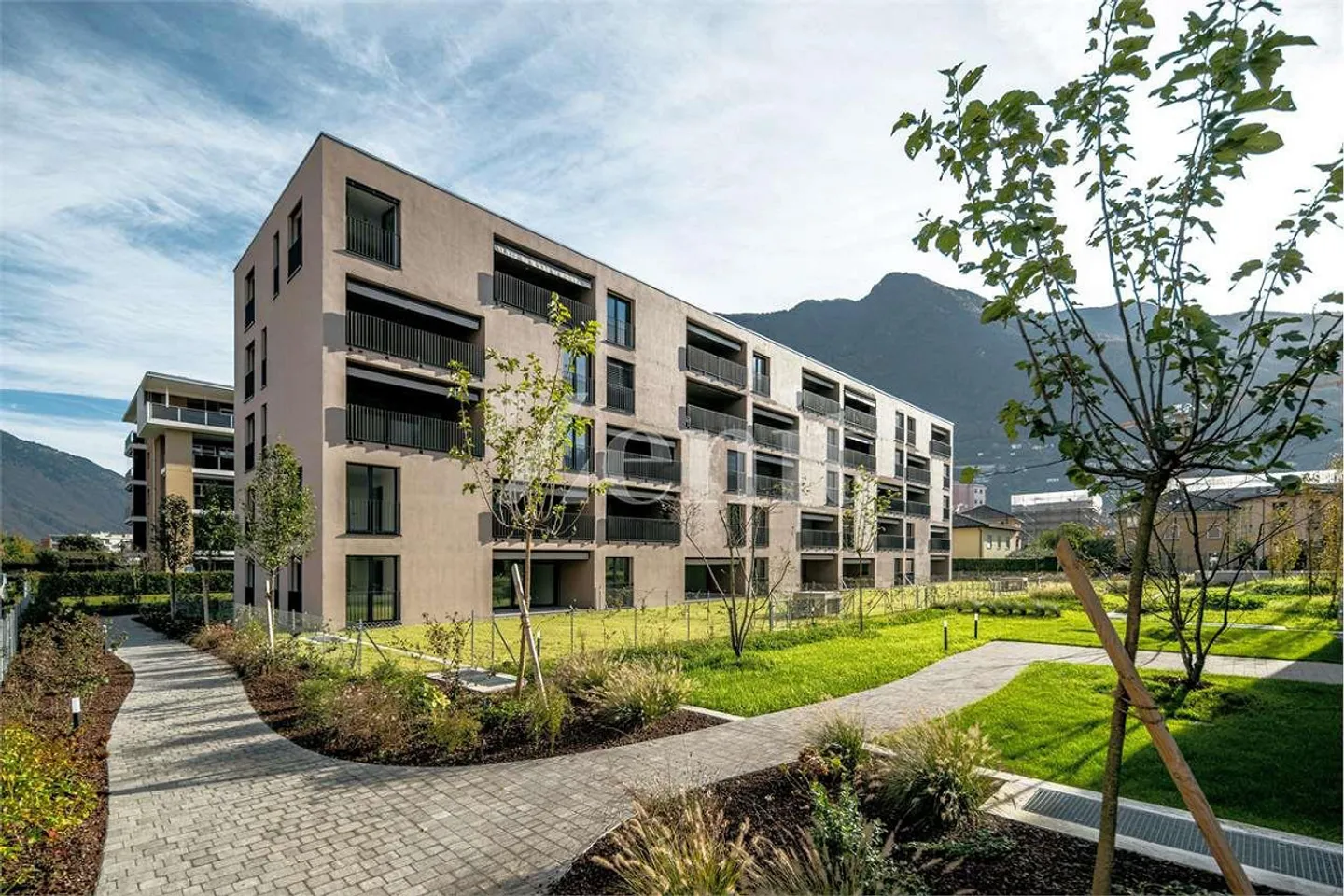 Bellinzona - Modernes 3.5-Zimmer im Erdgeschoss mit exklusivem Garten - Foto 3 von 13
