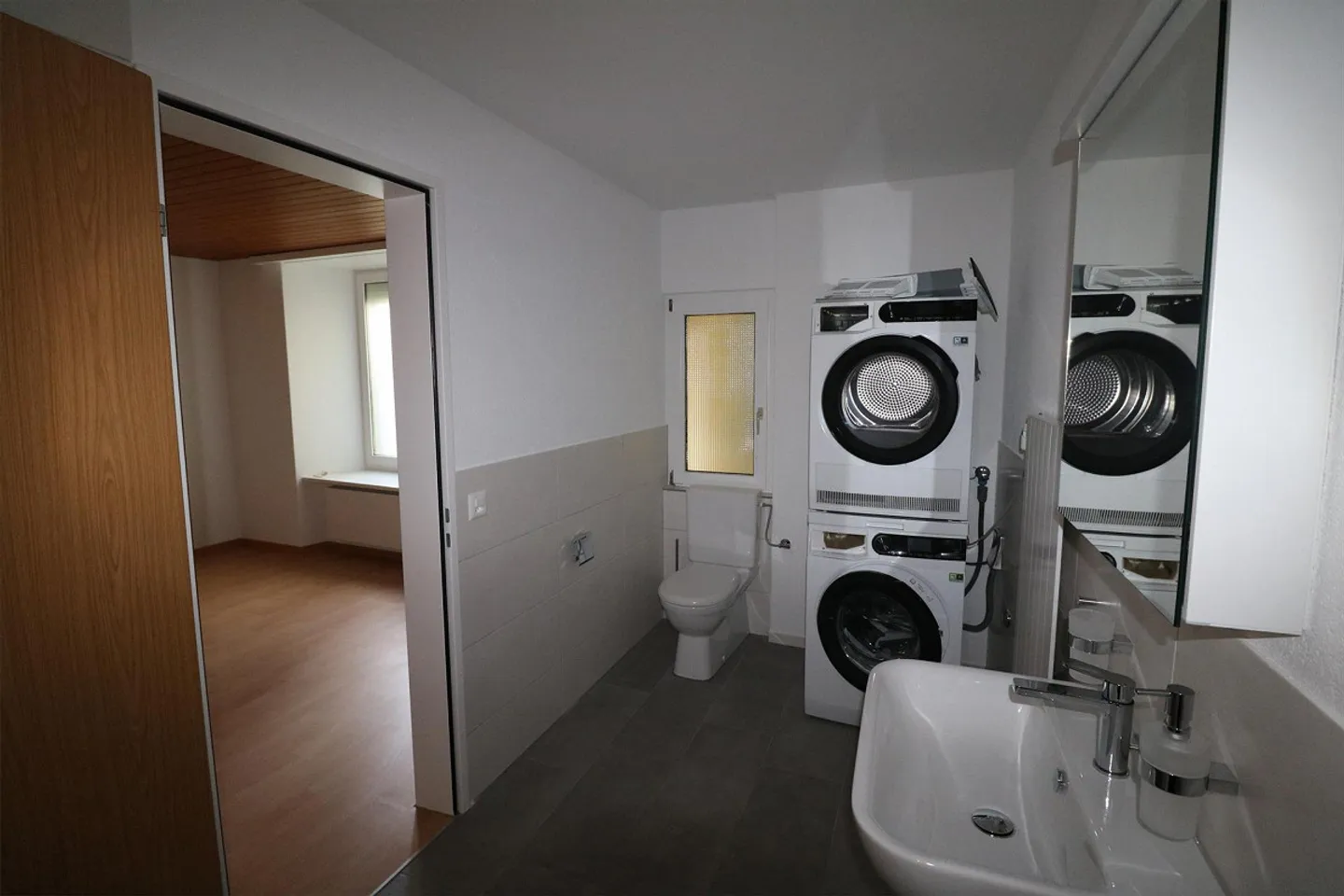 Appartement de 2,5 pièces situé au centre près du Rhin - Photo 6 sur 9