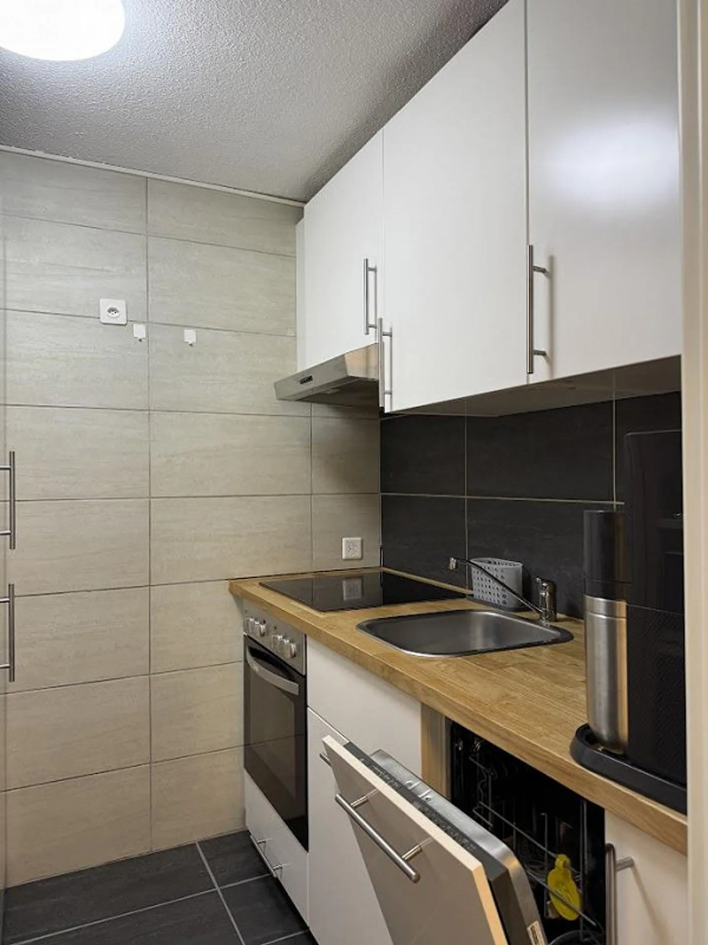 Möblierte 2,5-Zimmer-Wohnung mit Seeblick in Unterägeri - Foto 9 von 17