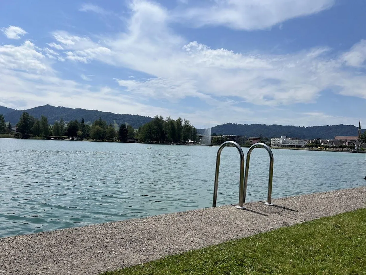 Möblierte 2,5-Zimmer-Wohnung mit Seeblick in Unterägeri - Foto 10 von 17