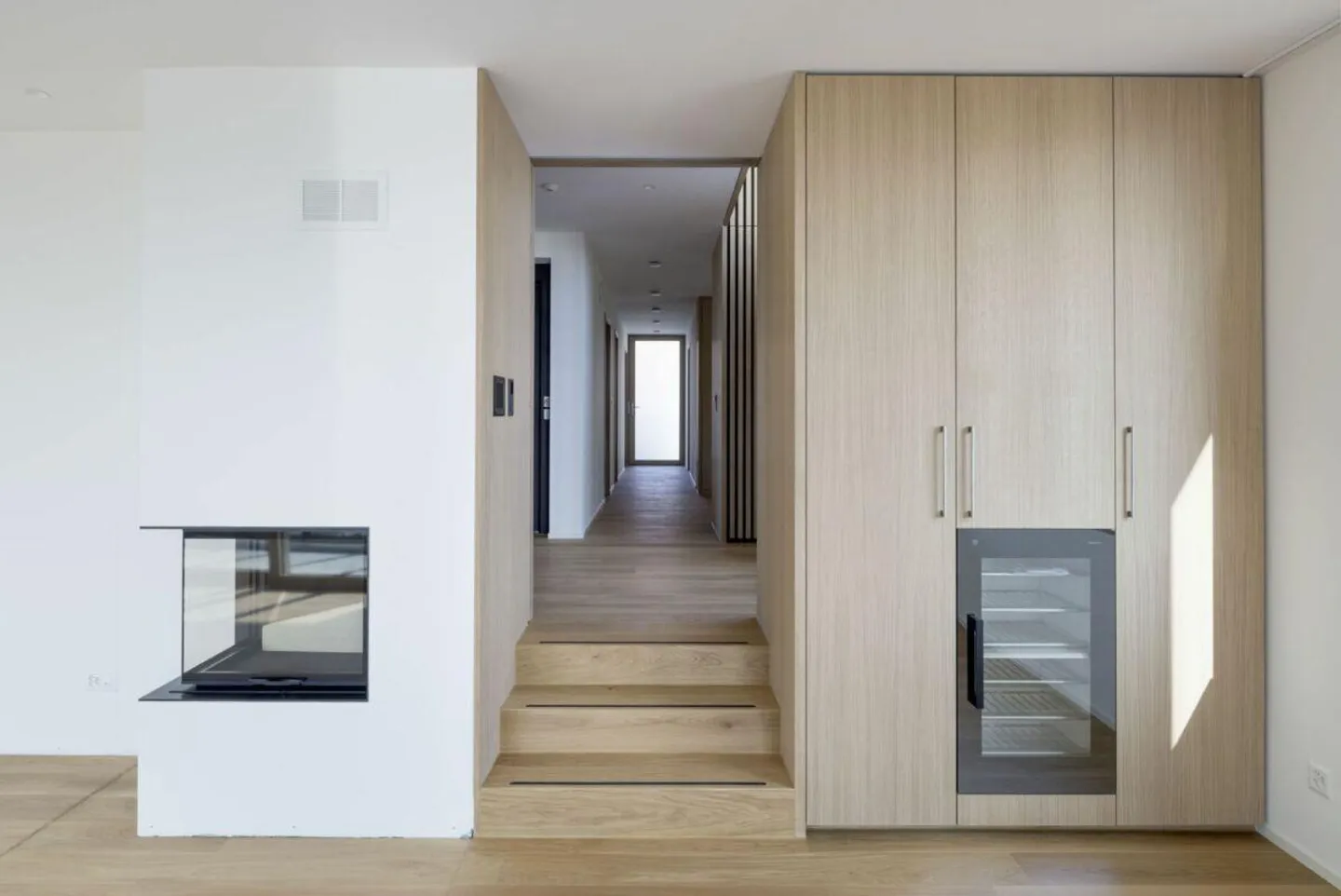 Villa luxueuse de 6,5 pièces avec magnifique jardin, piscine et étang à koi - Photo 10 sur 21