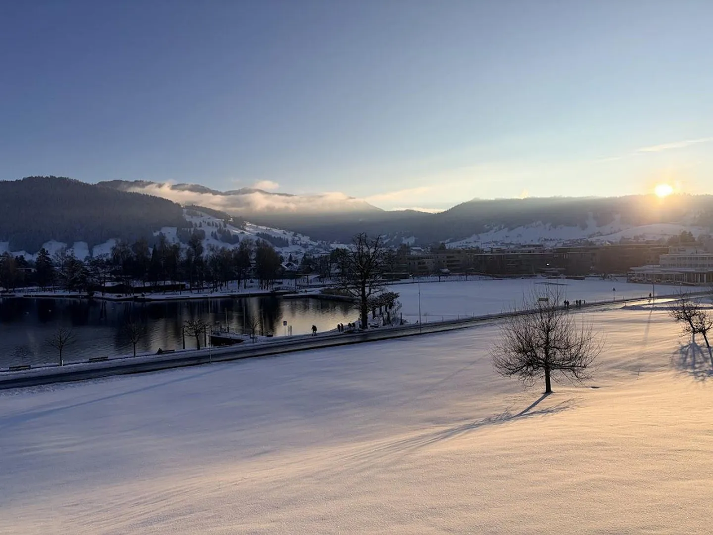 Möblierte 2,5-Zimmer-Wohnung mit Seeblick in Unterägeri - Foto 11 von 17