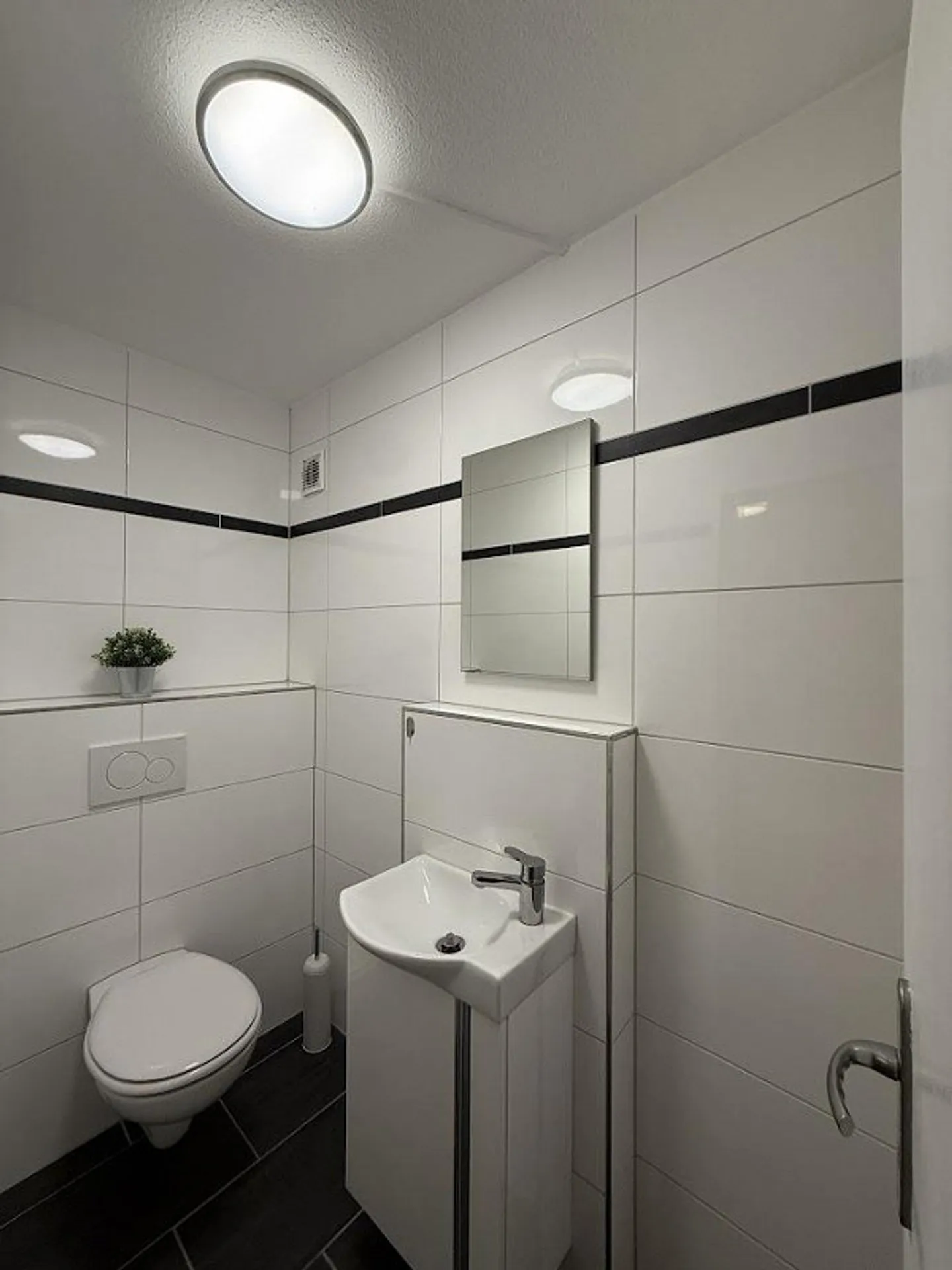 Möblierte 2,5-Zimmer-Wohnung mit Seeblick in Unterägeri - Foto 15 von 17