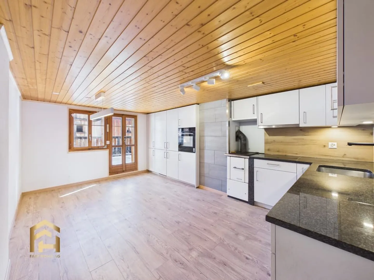 Appartamento 3.5 stanze appena ristrutturato a Oberwald con accesso diretto alle piste - Foto 1 di 13