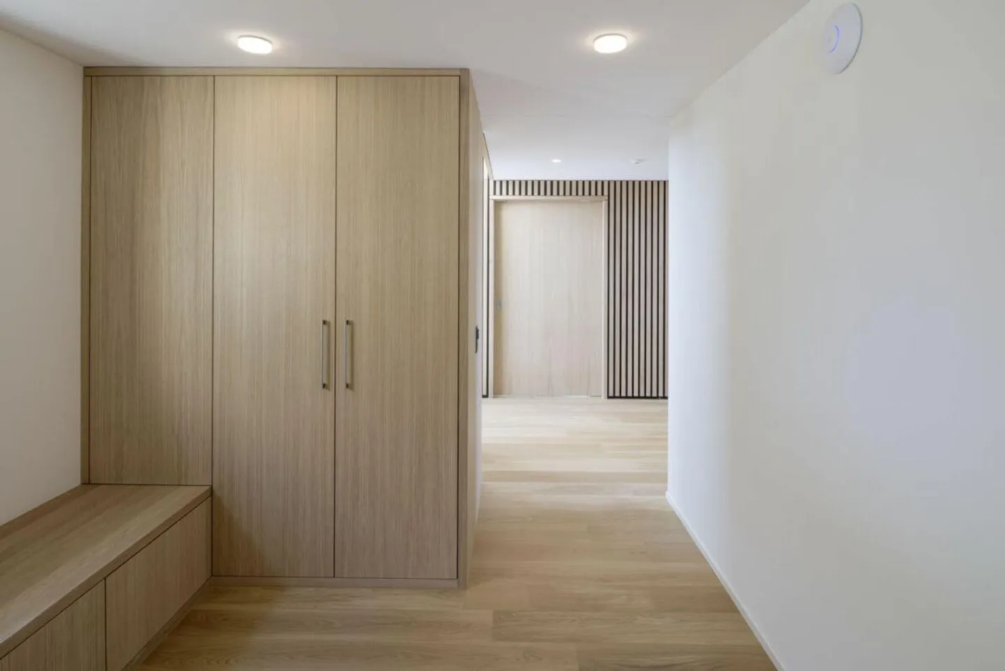 Villa luxueuse de 6,5 pièces avec magnifique jardin, piscine et étang à koi - Photo 13 sur 21