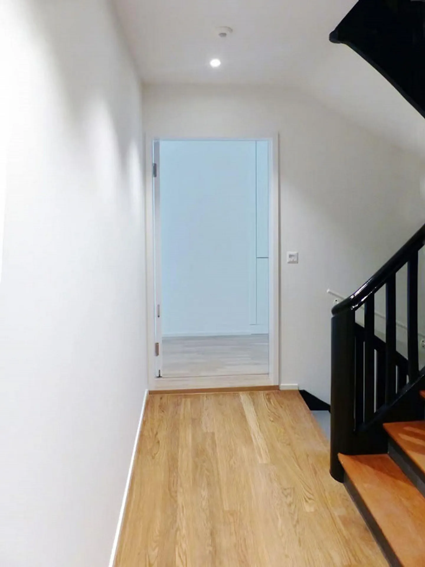 Condominium de 3,5 pièces comme neuf dans un emplacement idéal directement sur le Rhin - Photo 6 sur 8