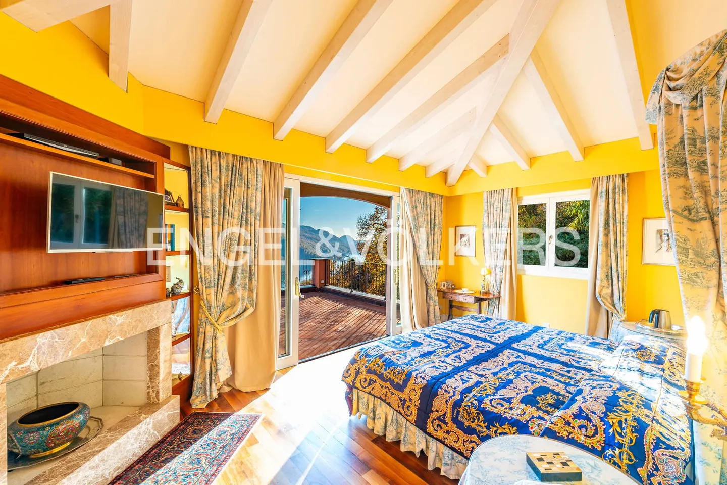 Mediterranean Elegance with Lake View - Photo 9 of 13