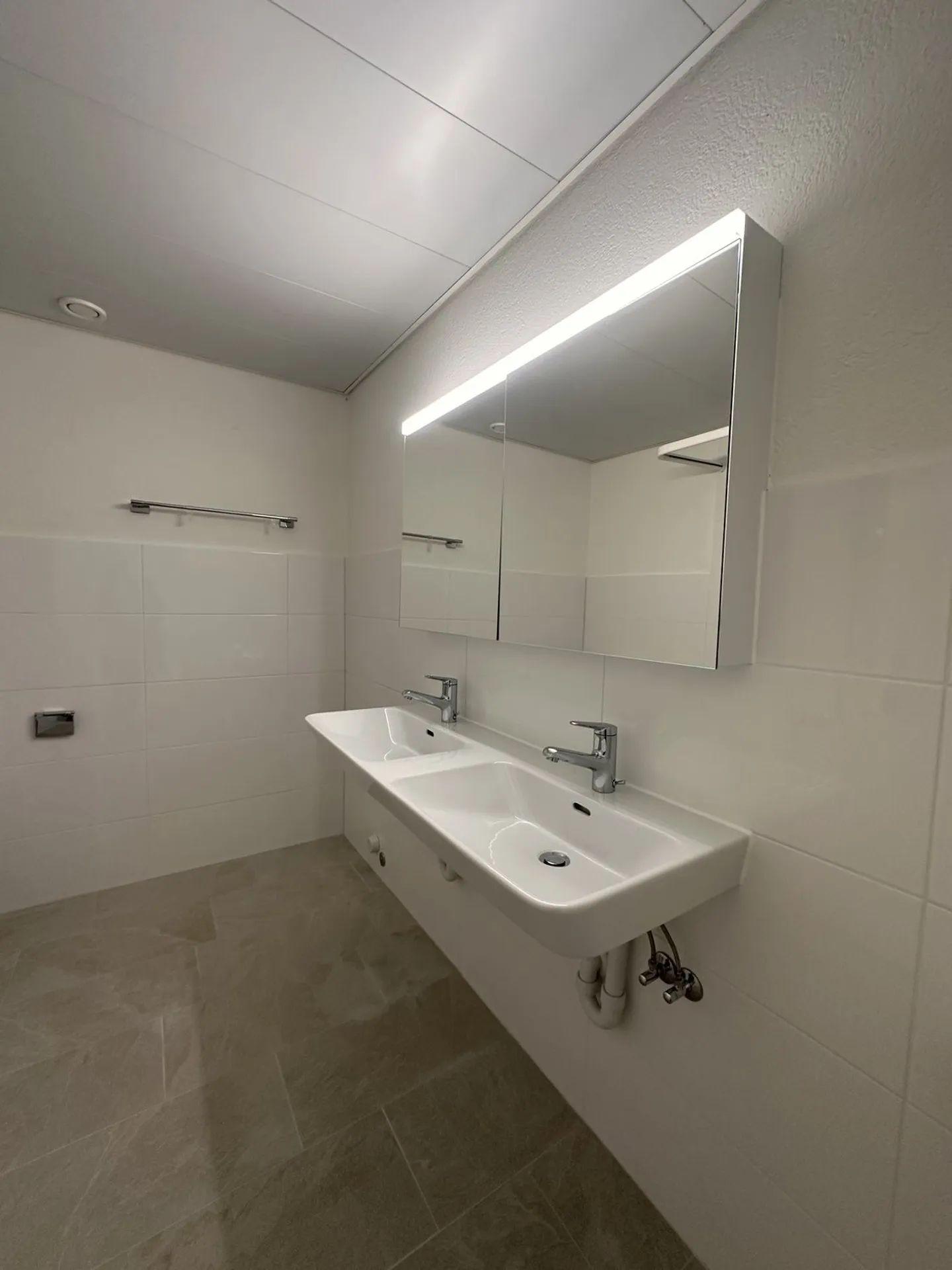 Attractive 4.5-room apartment with balcony in the best location of Ittigen - Photo 5 of 10