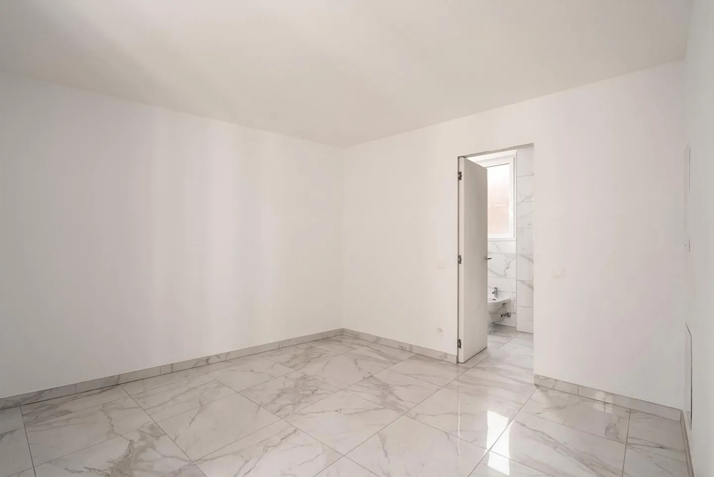 À deux pas du lac et du centre, appartement meublé de 2,5 pièces - Photo 5 sur 7