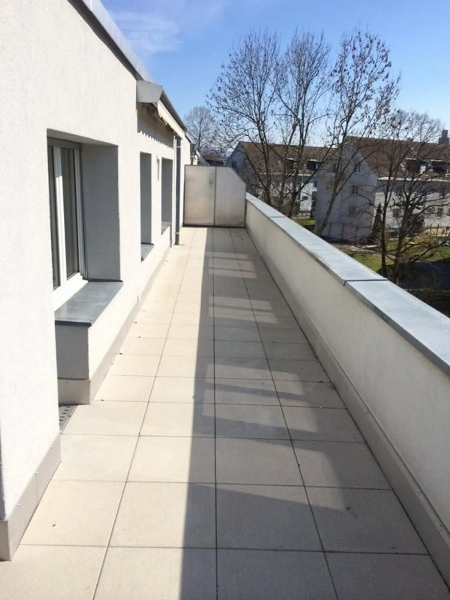 Appartement penthouse attrayant avec belle terrasse ! - Photo 4 sur 8