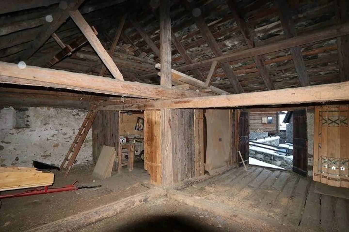 Maison rustique de 4 pièces au centre du village à rénover - Photo 5 sur 12