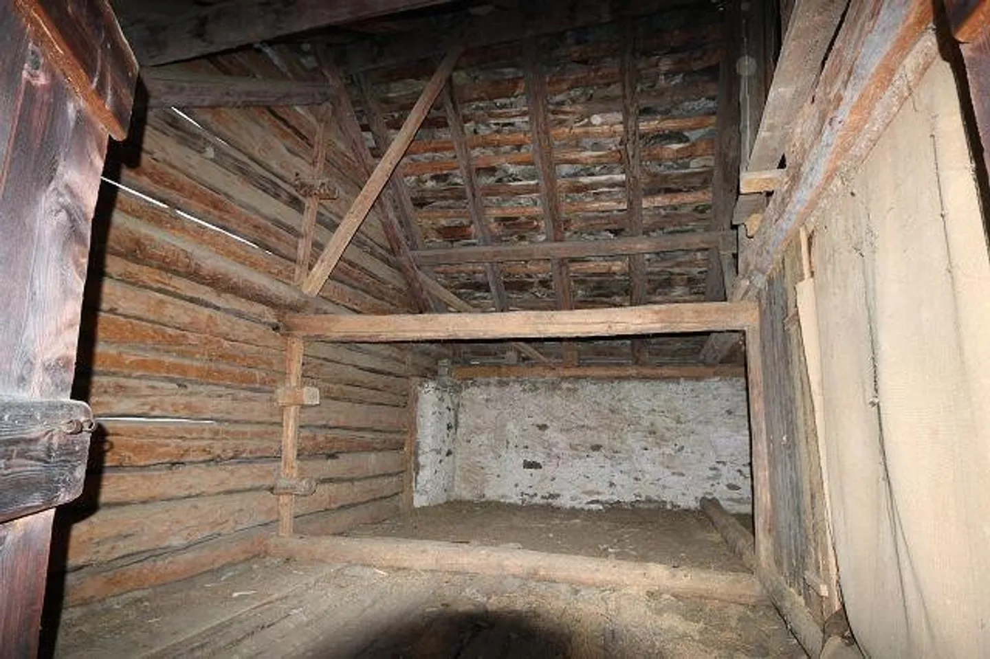 Maison rustique de 4 pièces au centre du village à rénover - Photo 7 sur 12