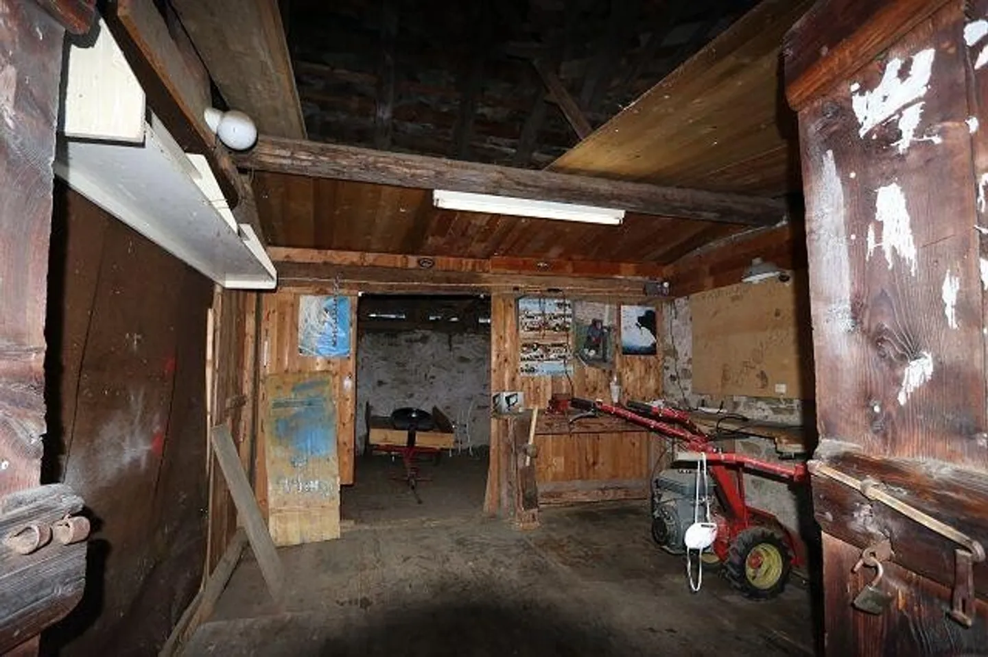 Maison rustique de 4 pièces au centre du village à rénover - Photo 8 sur 12