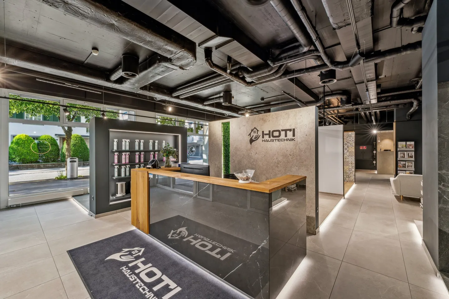 Espace de bureau / commercial à louer au rez-de-chaussée - Photo 1 sur 1