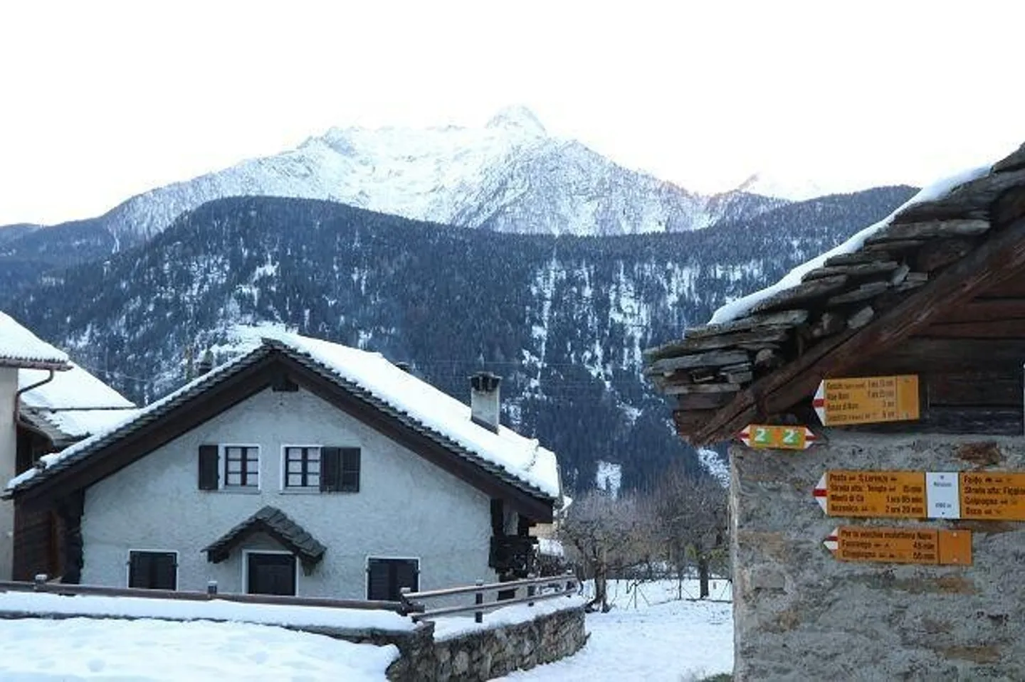 Maison rustique de 4 pièces au centre du village à rénover - Photo 10 sur 12