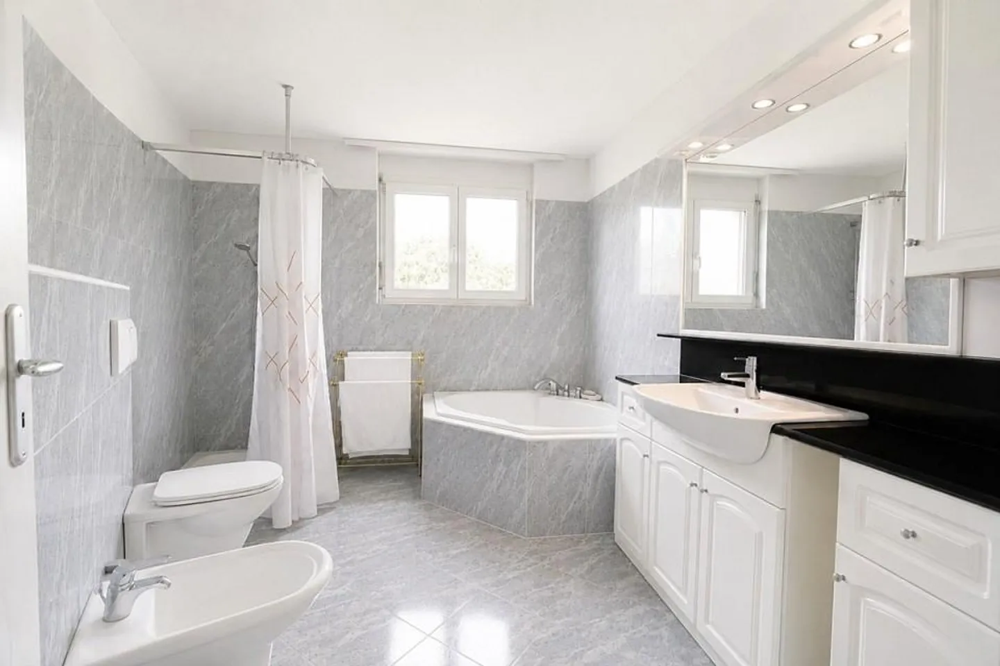 Geräumige Maisonettewohnung - Foto 3 von 13