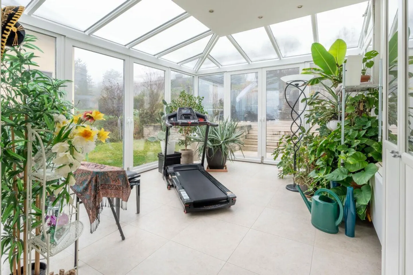 Grosszügiges Einfamilienhaus mit Pool - Foto 4 von 16