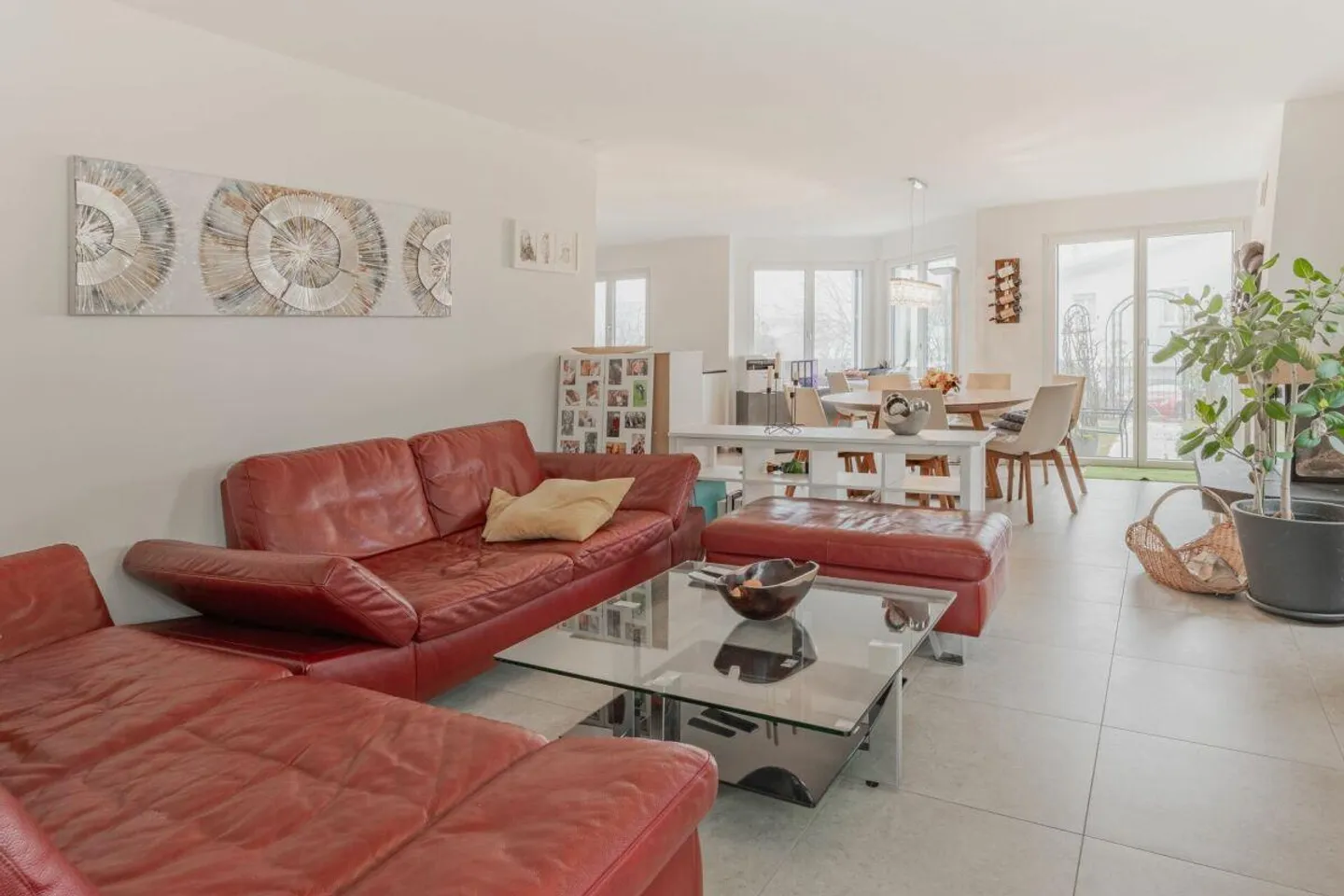 Grosszügiges Einfamilienhaus mit Pool - Foto 5 von 16