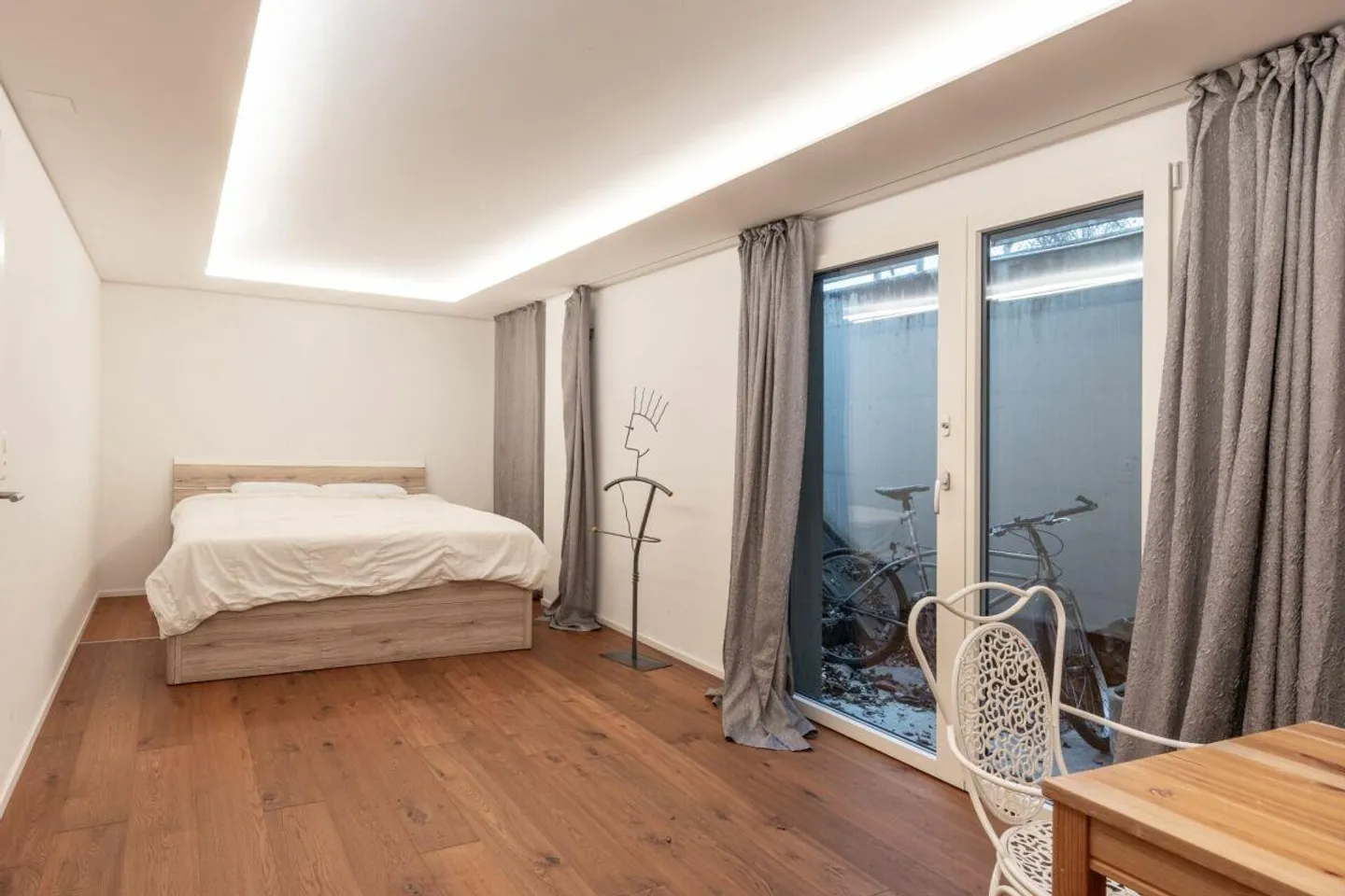 Grosszügiges Einfamilienhaus mit Pool - Foto 14 von 16