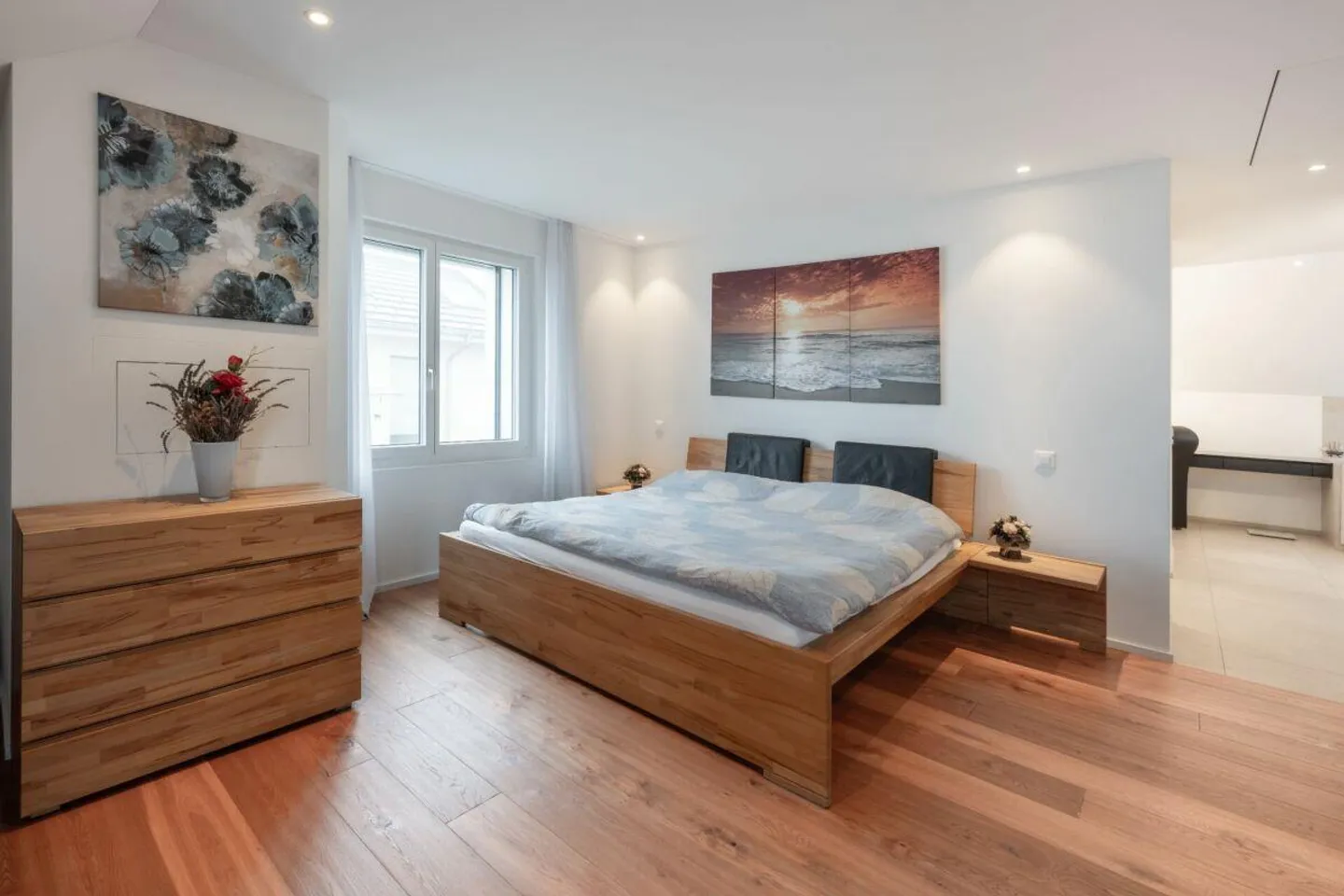 Grosszügiges Einfamilienhaus mit Pool - Foto 8 von 16