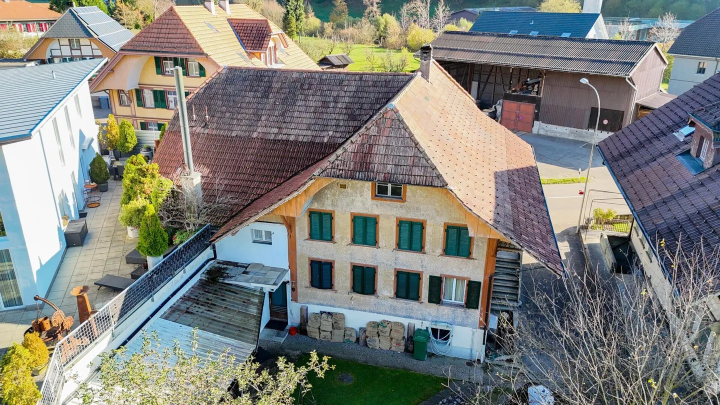 Casa bifamiliare da ristrutturare - Foto 2 di 13