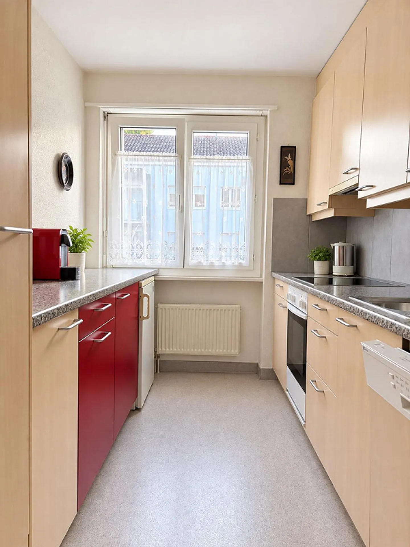 Bright 4-room apartment with balcony in Bettlach for rent! - Photo 3 of 12