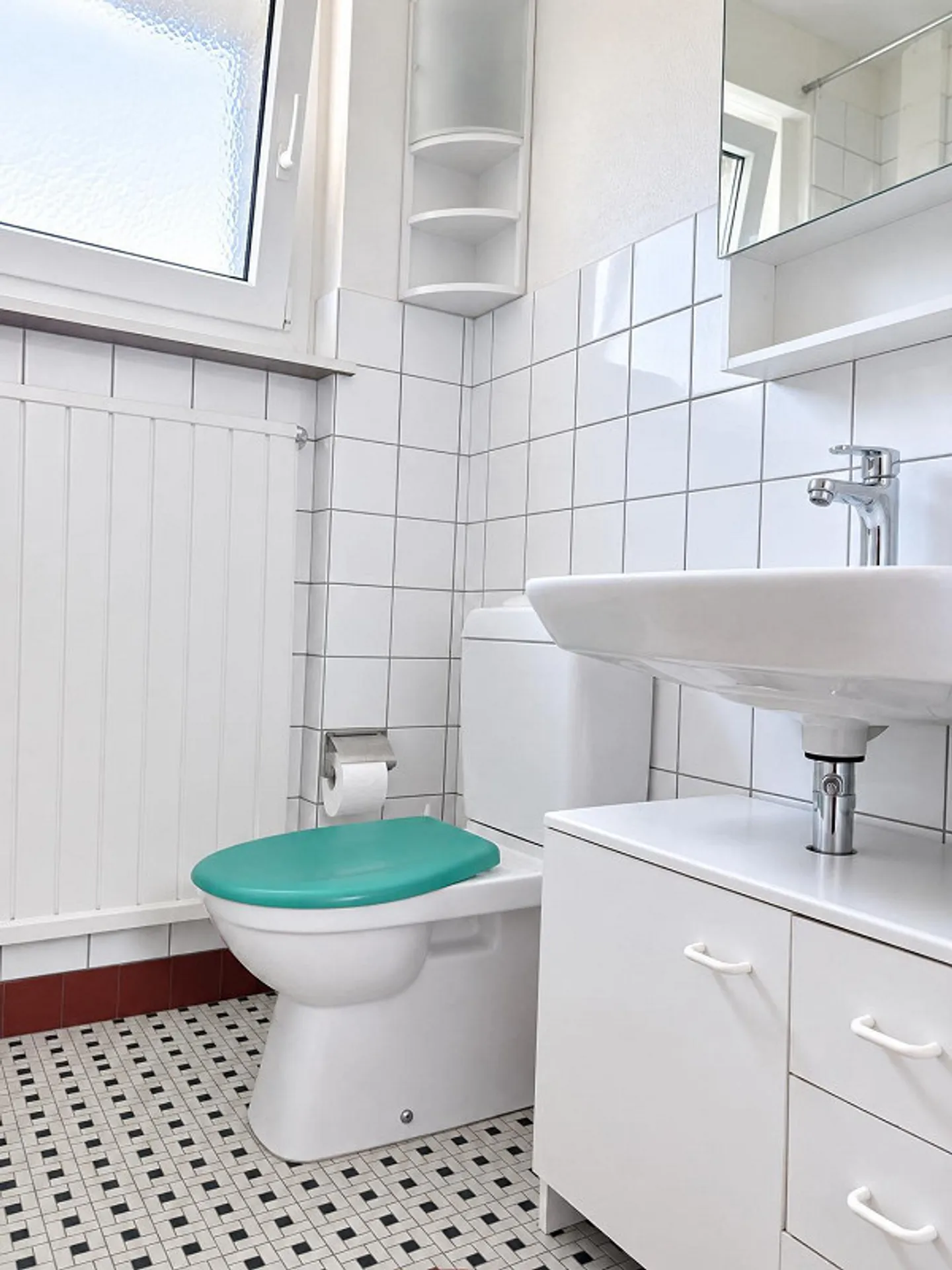 Bright 4-room apartment with balcony in Bettlach for rent! - Photo 4 of 12