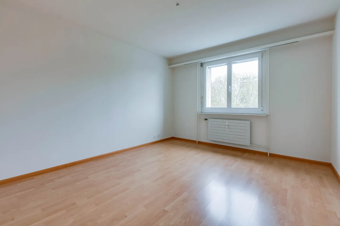 Modern apartment with balcony - Photo 5 of 11