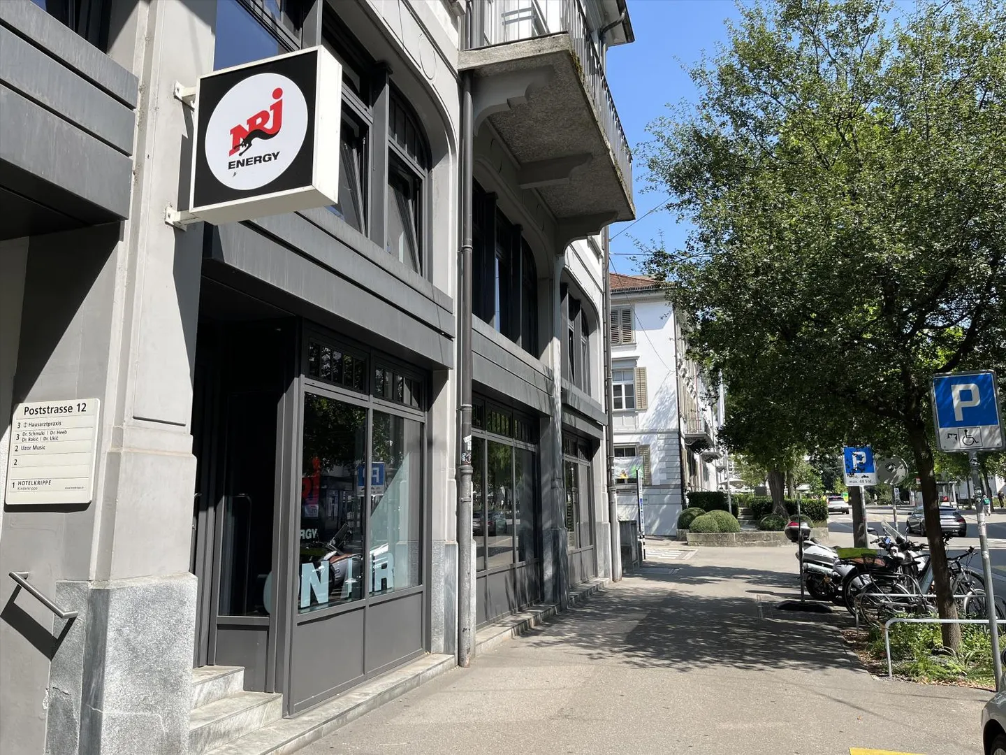 Spazio in affitto con grandi vetrine nel centro di St. Gallen! - Foto 2 di 9