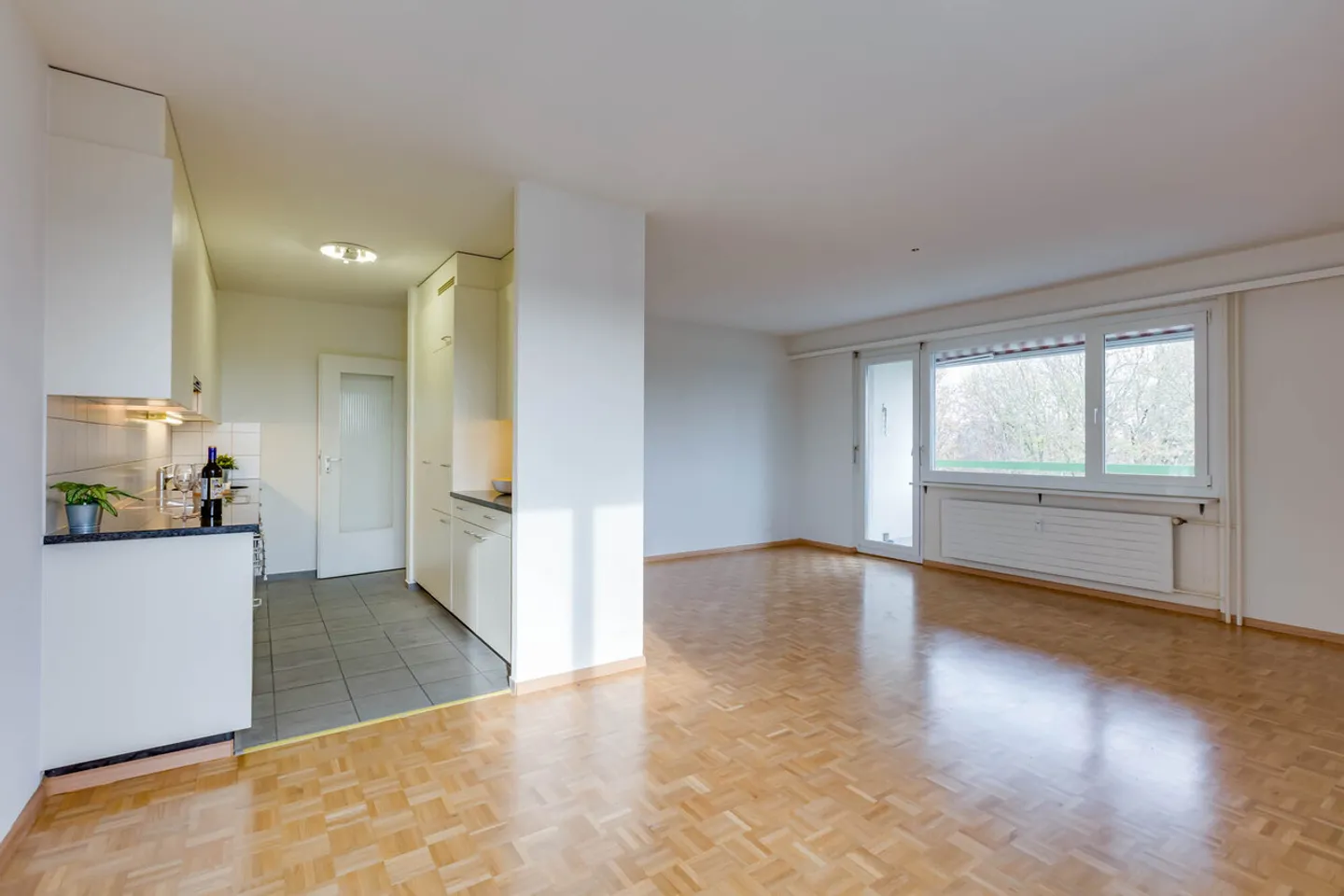 Modern apartment with balcony - Photo 7 of 11