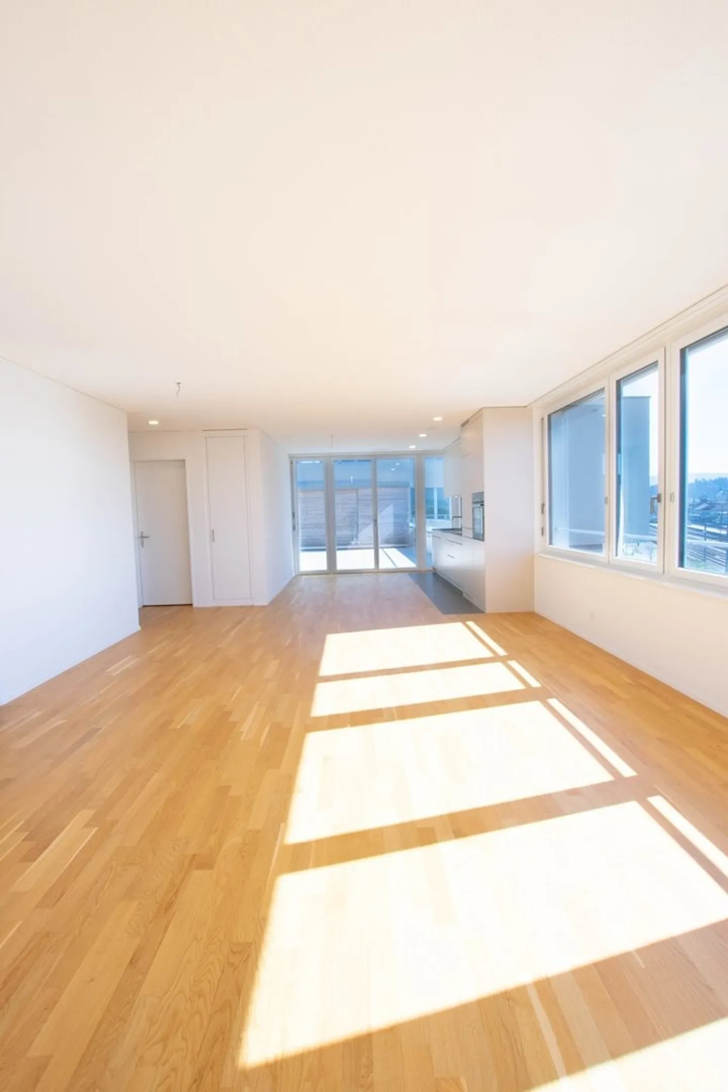 Appartamento luminoso di 3,5 stanze con grande terrazza - Foto 5 di 11
