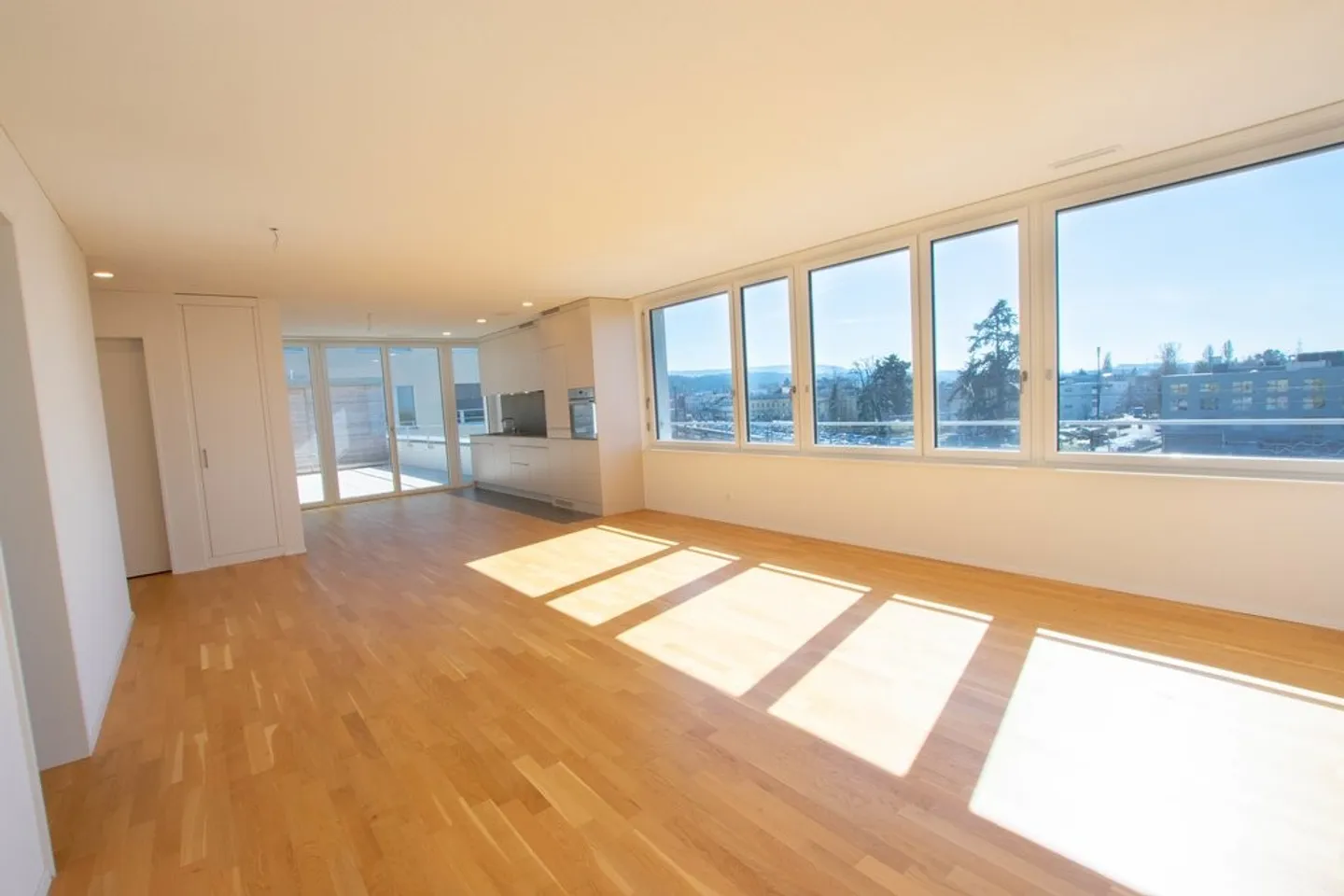Appartamento luminoso di 3,5 stanze con grande terrazza - Foto 6 di 11